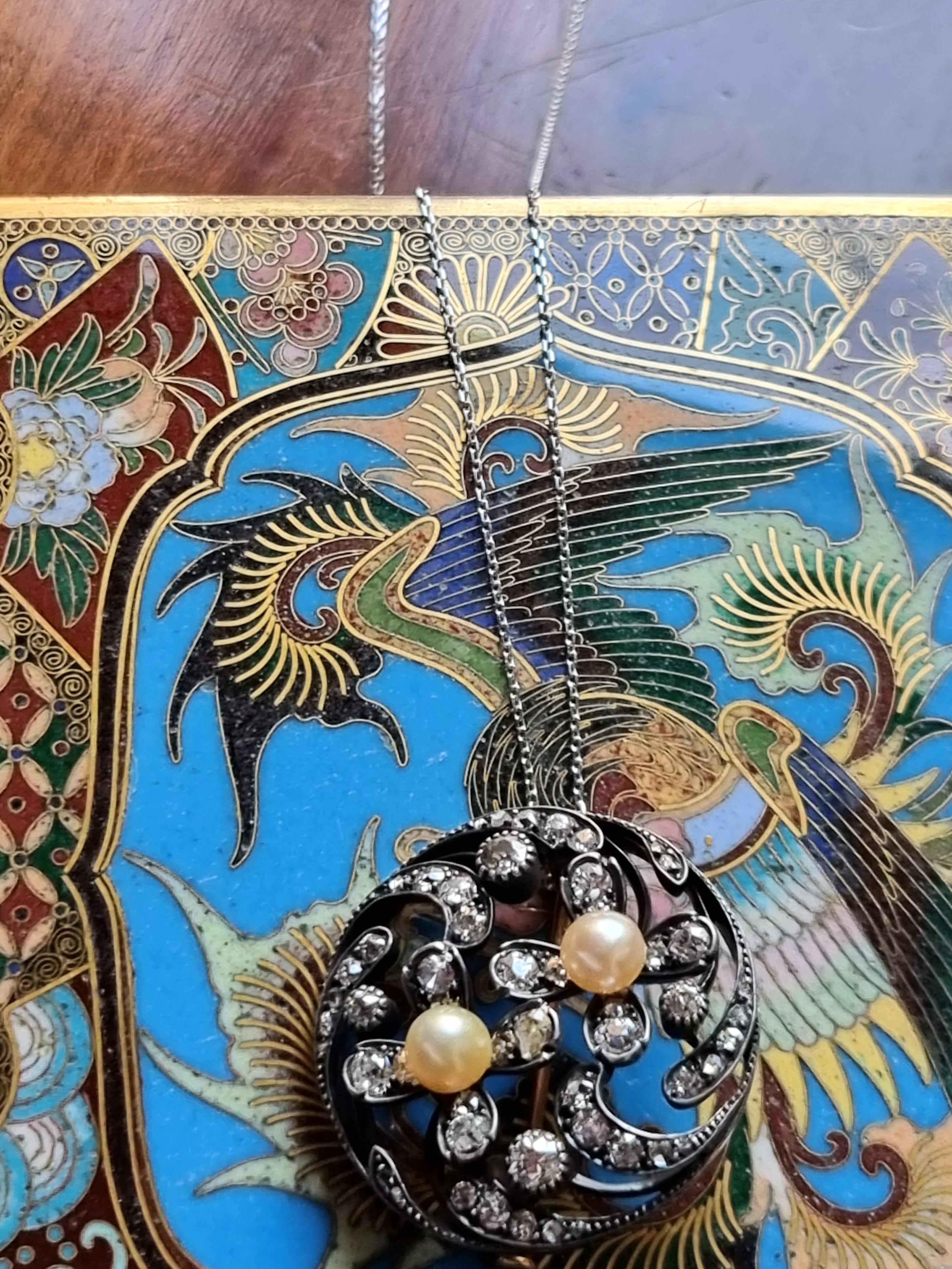 Pendentif / broche en forme de fleur en perles naturelles et diamants, 19e siècle en vente 4