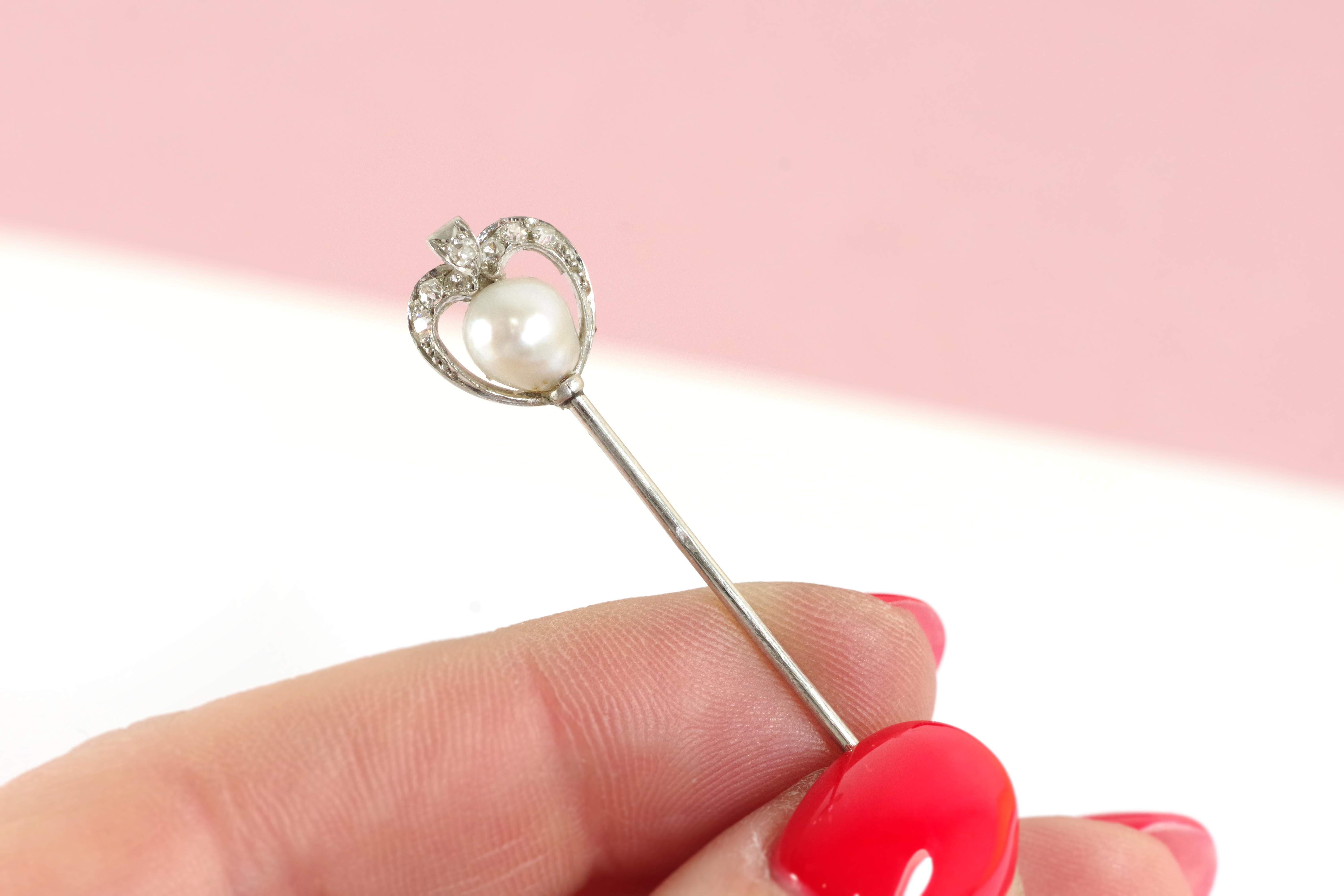 Natural pearl and diamond tie pin in platinum In Fair Condition For Sale In PARIS, FR