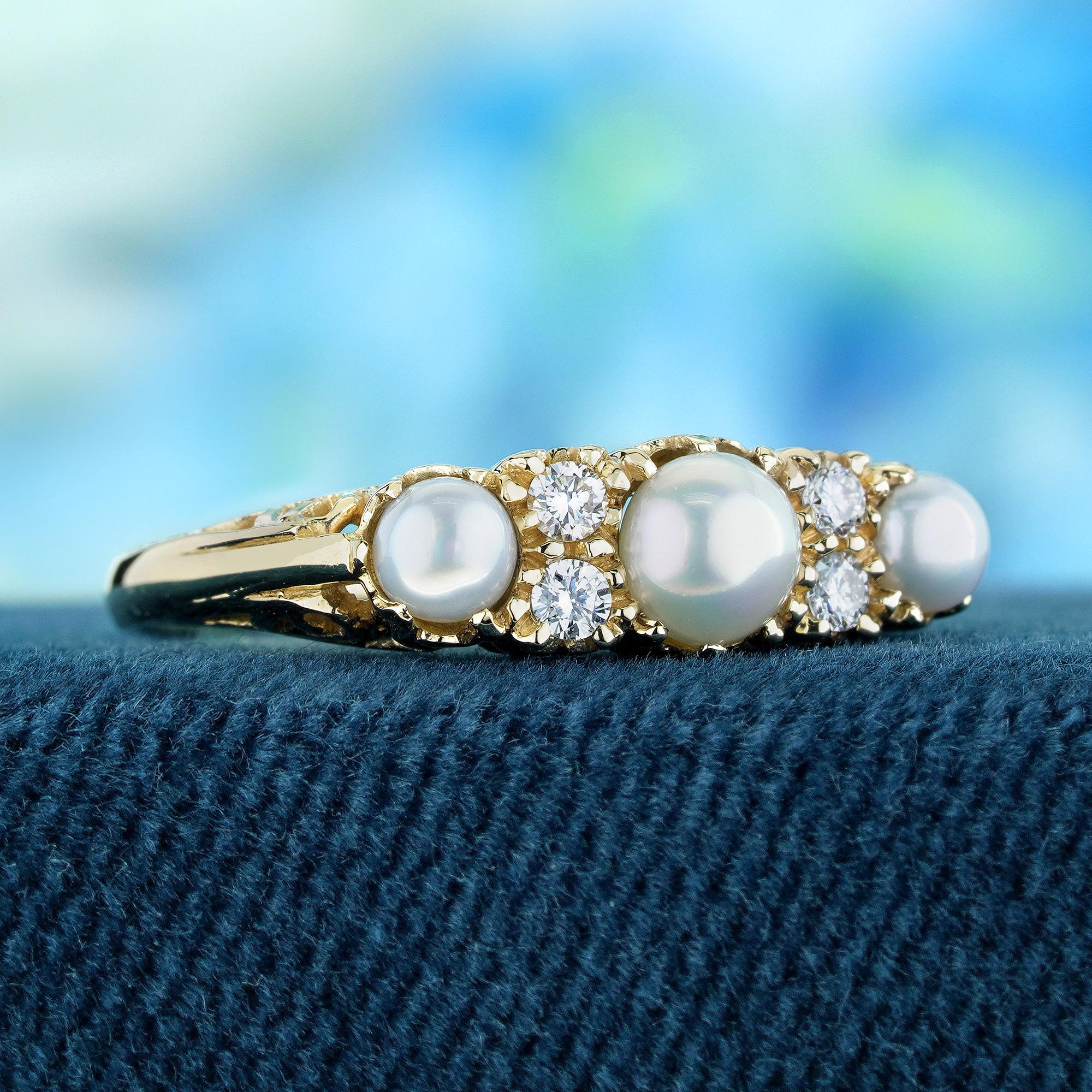 Edoardiano Anello in stile vintage con perle naturali e diamanti in oro giallo massiccio 14 carati in vendita
