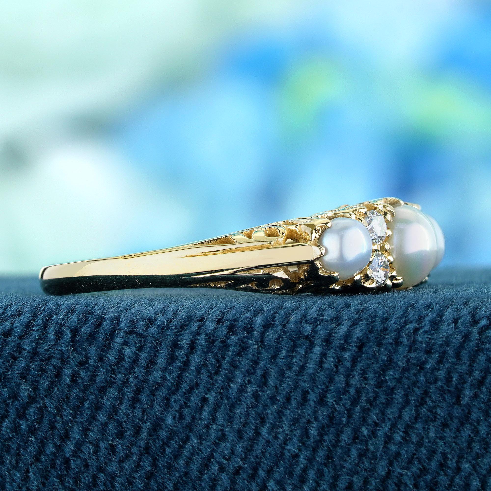 Taglio rotondo Anello in stile vintage con perle naturali e diamanti in oro giallo massiccio 14 carati in vendita