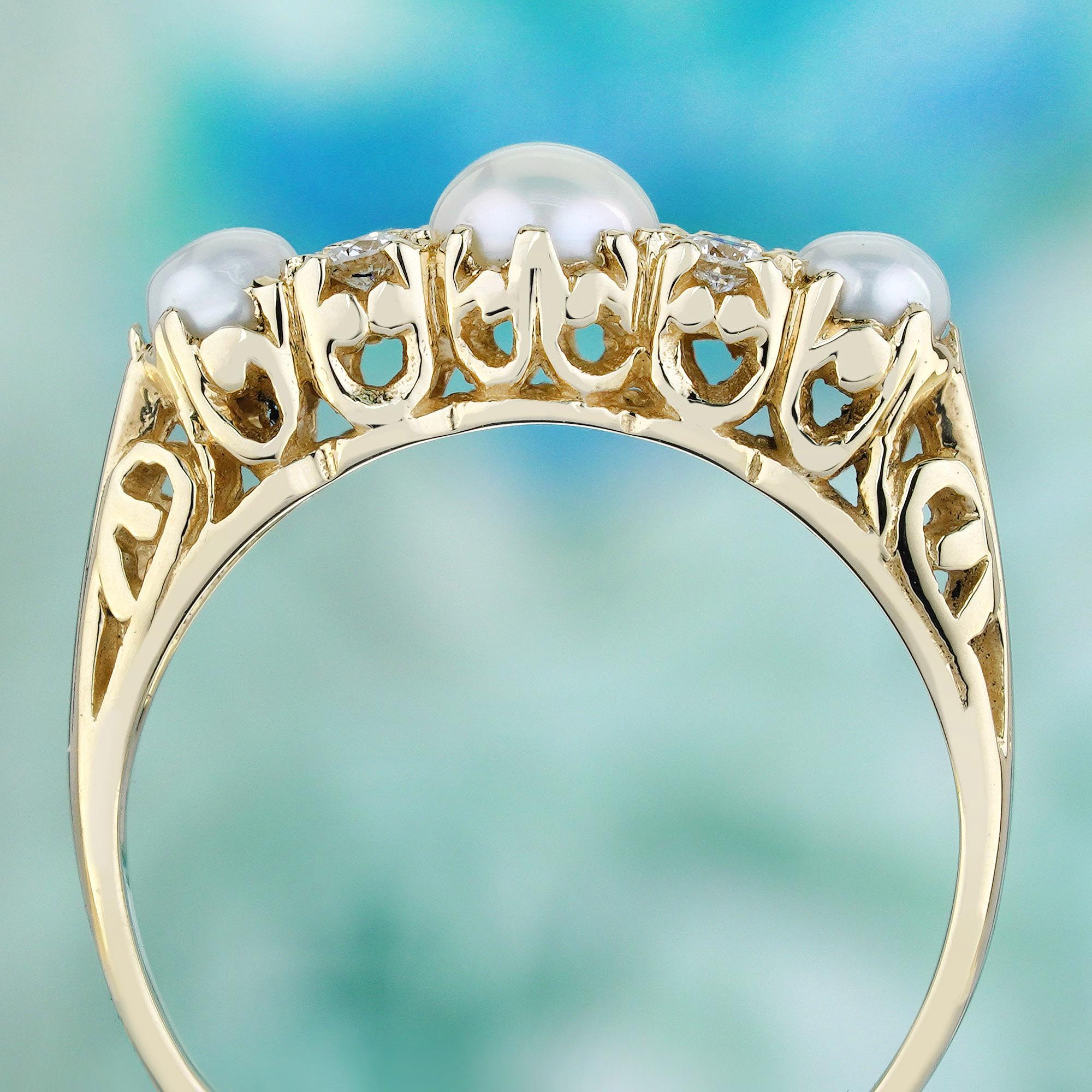 Anello in stile vintage con perle naturali e diamanti in oro giallo massiccio 14 carati In condizioni Nuovo in vendita a Bangkok, TH