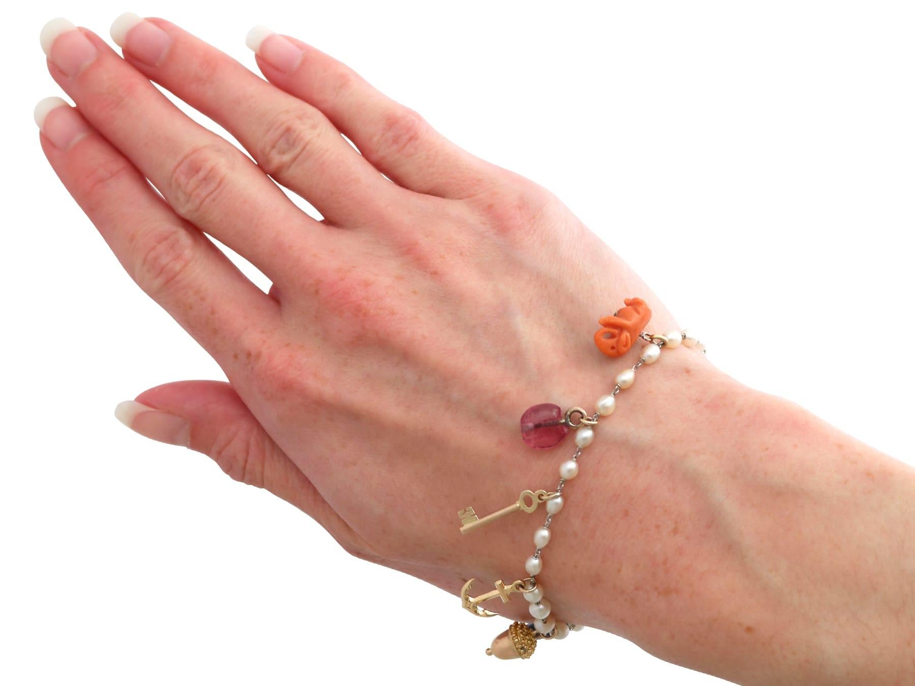 Bracelet breloque ancien perle, saphir, tourmaline, topaze et rubis en vente 6