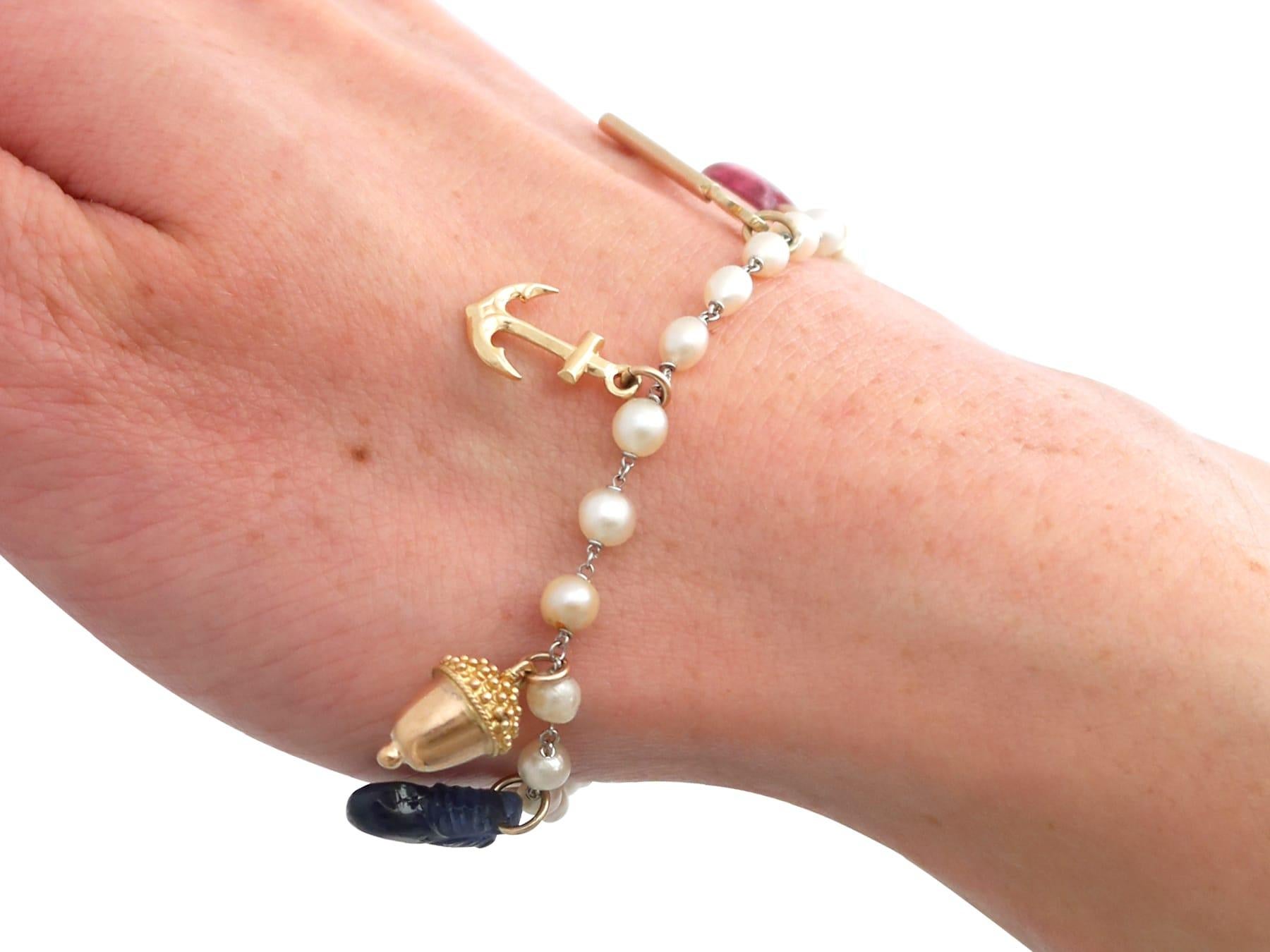 Bracelet breloque ancien perle, saphir, tourmaline, topaze et rubis en vente 7