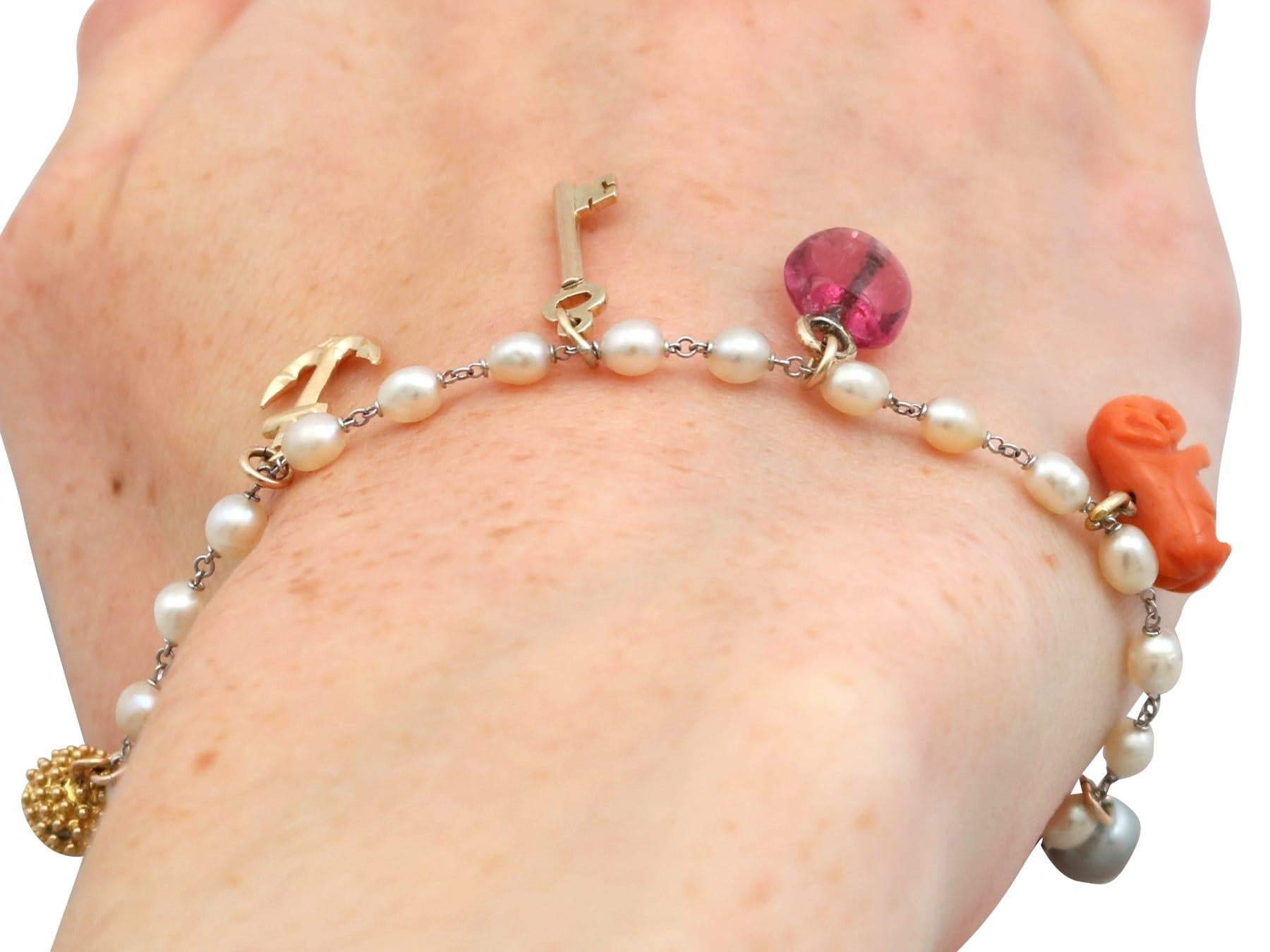 Bracelet breloque ancien perle, saphir, tourmaline, topaze et rubis en vente 8