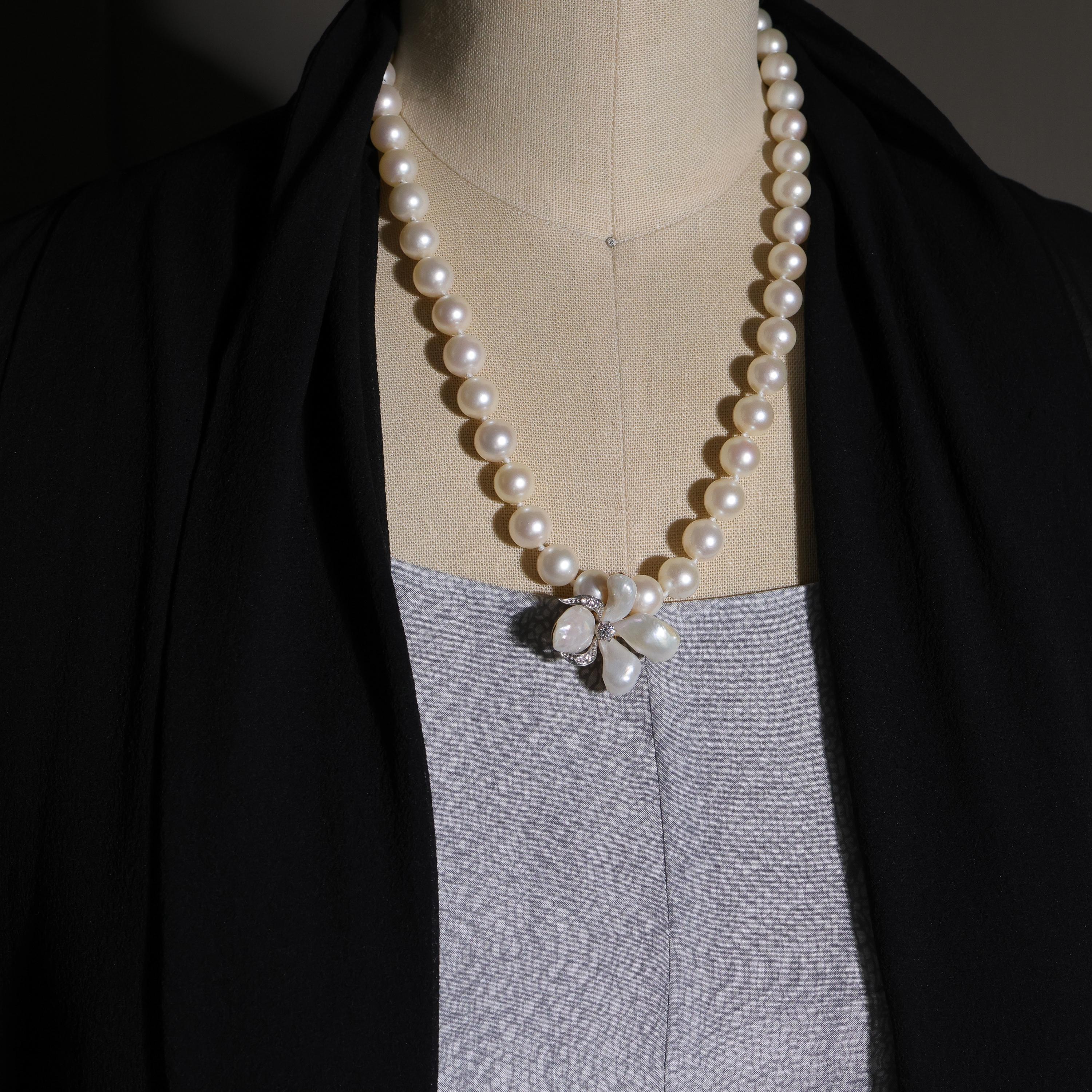 Natural Pearl & Diamond Brooch Shaped like an Iris. Incredible Quality. For Sale 9