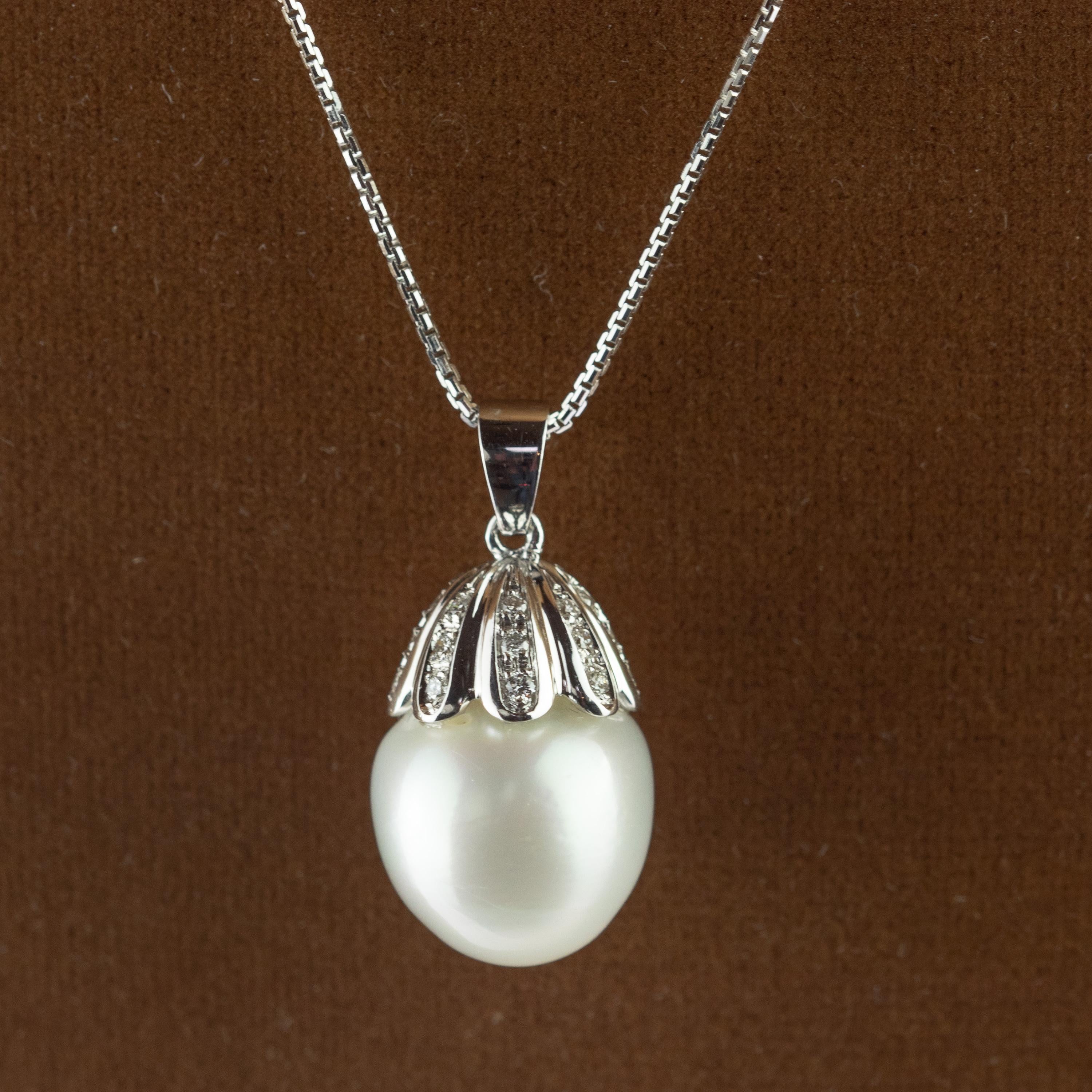 Women's Natural Pearl Diamond Flower Pendant 18 Karat White Gold Chain Handmade Necklace For Sale