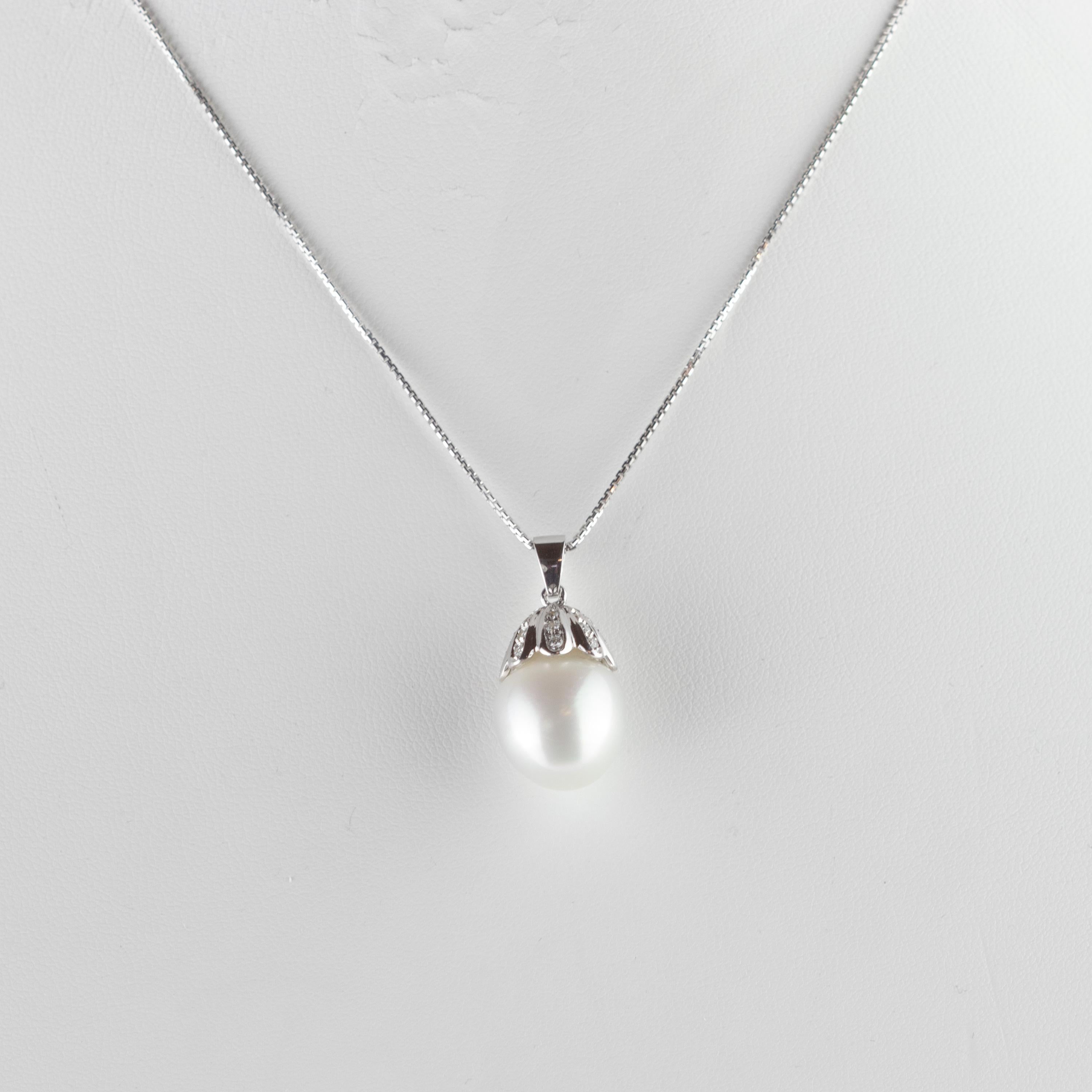 Natural Pearl Diamond Flower Pendant 18 Karat White Gold Chain Handmade Necklace For Sale 1