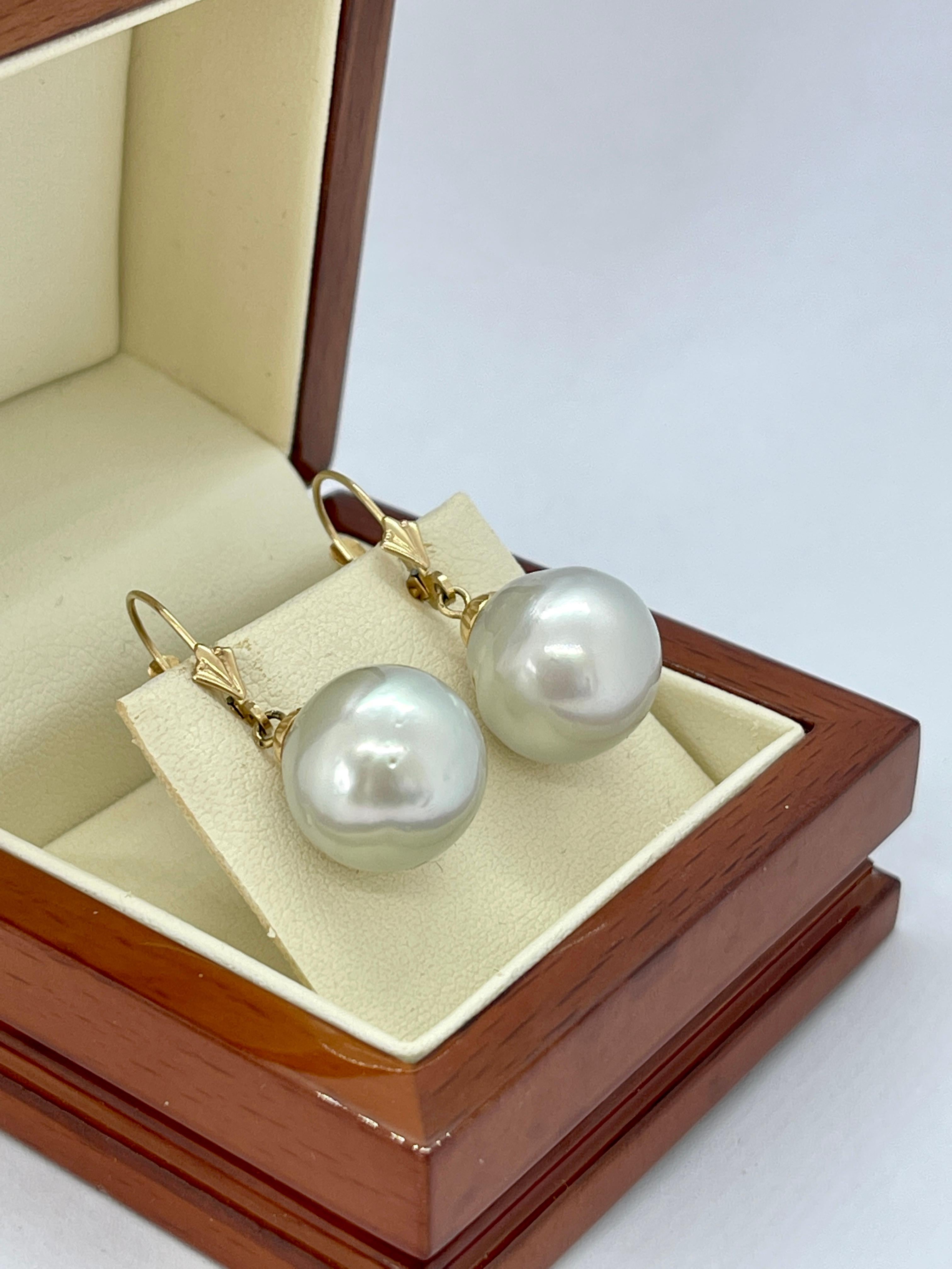 Uncut Natural Pearl Earrings French Earring Hooks 14ct Yellow Gold Silver-grey Hue