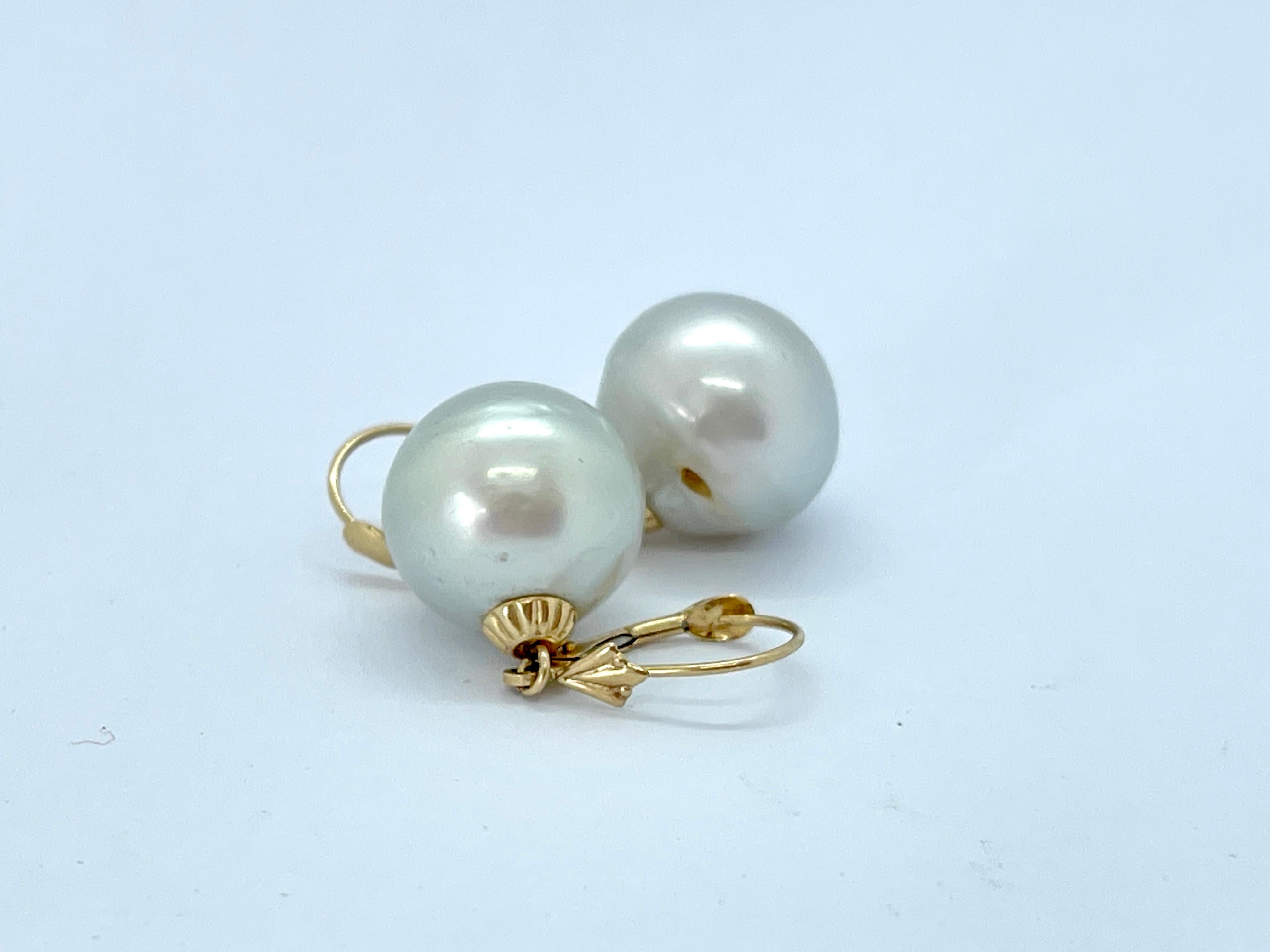 Women's Natural Pearl Earrings French Earring Hooks 14ct Yellow Gold Silver-grey Hue