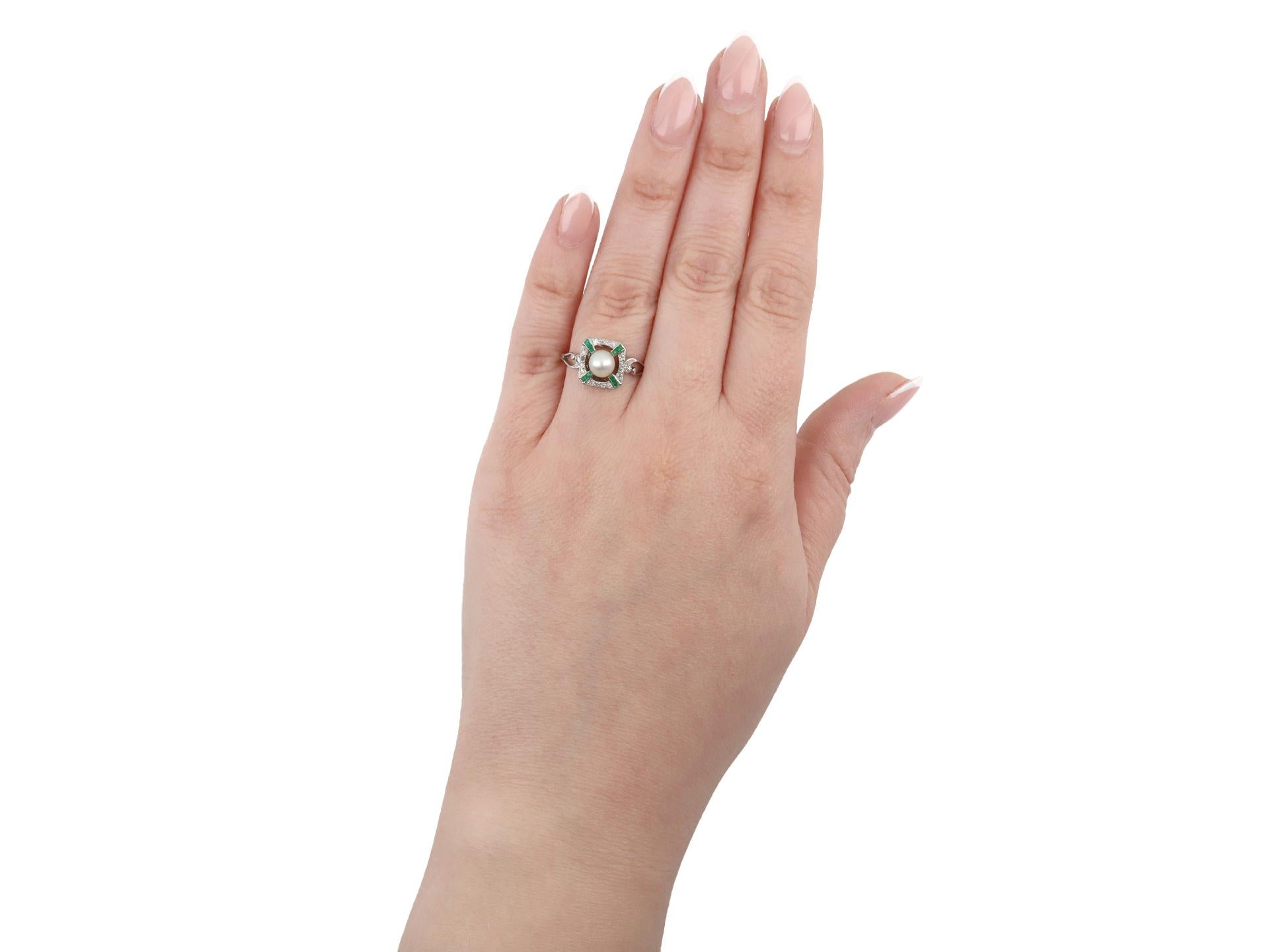 Edoardiano Anello con perle naturali, smeraldi e diamanti, 1915 circa. in vendita