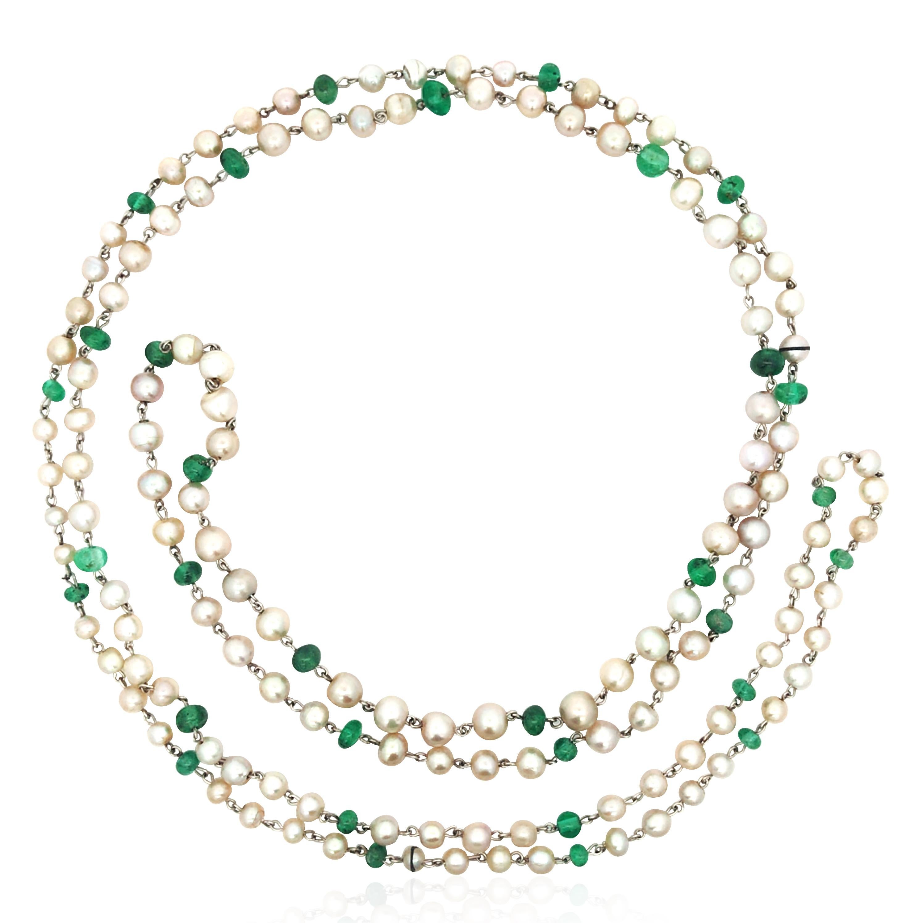 Collana di perle naturali e smeraldi In condizioni buone in vendita a New York, NY