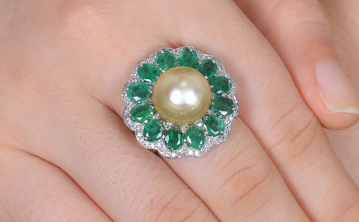 En vente :  Natural Pearl & Emerald Ring in 18k gold 3