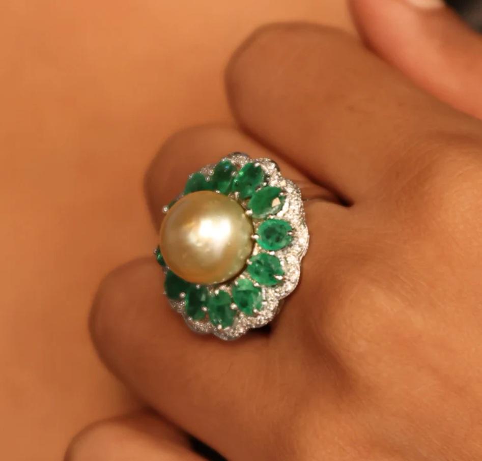 En vente :  Natural Pearl & Emerald Ring in 18k gold 4