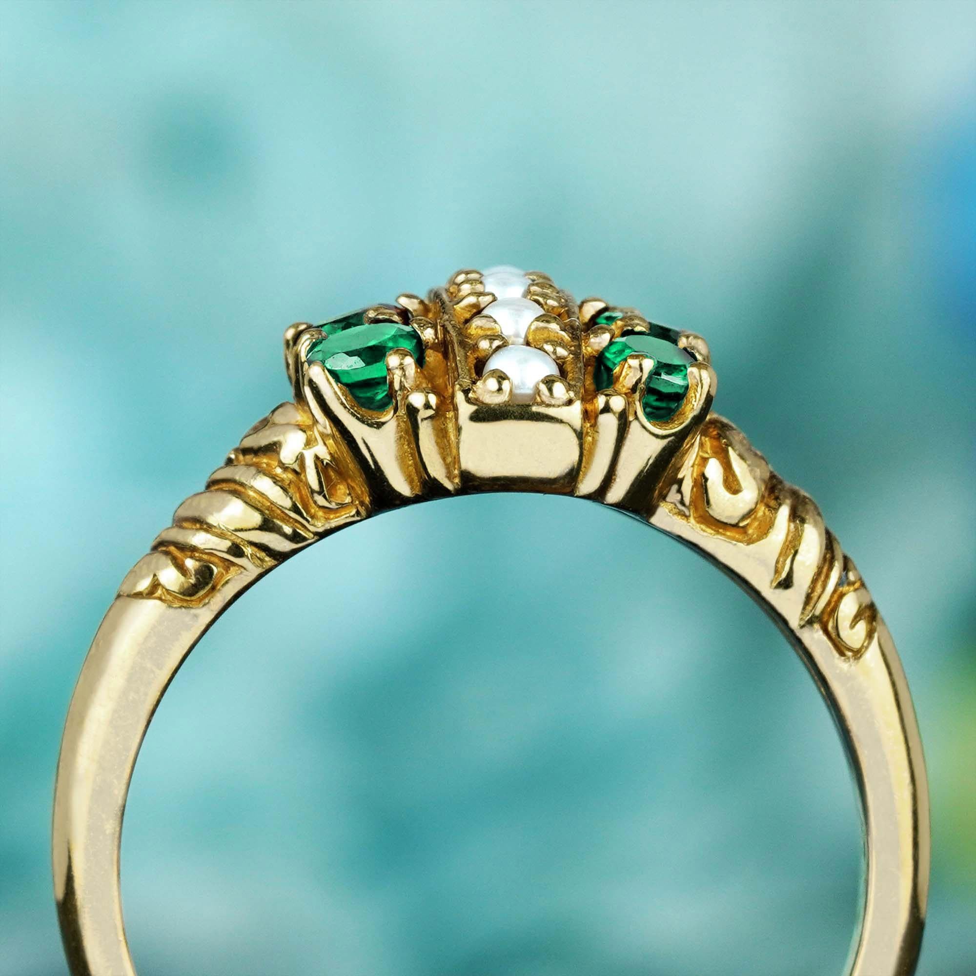 Natural Pearl Emerald Vintage Style Cluster Ring in 9K Yellow Gold In New Condition For Sale In Bangkok, TH