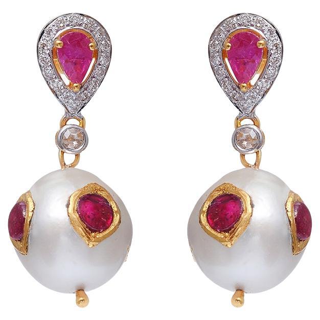 Natural Pearl Gold Earrings in 18K For Sale