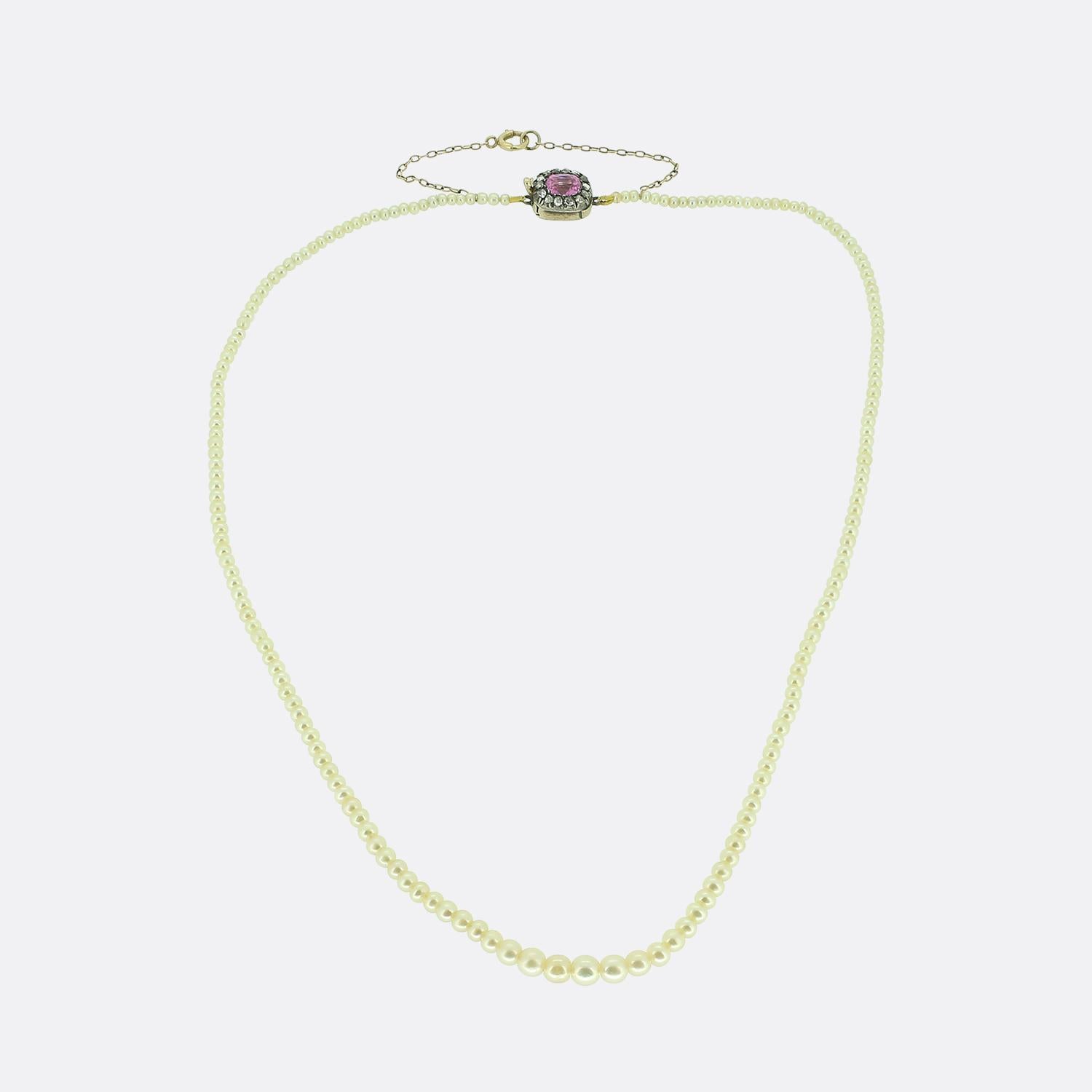 Taglio rotondo Collana di perle Nature con chiusura in zaffiro e diamanti in vendita