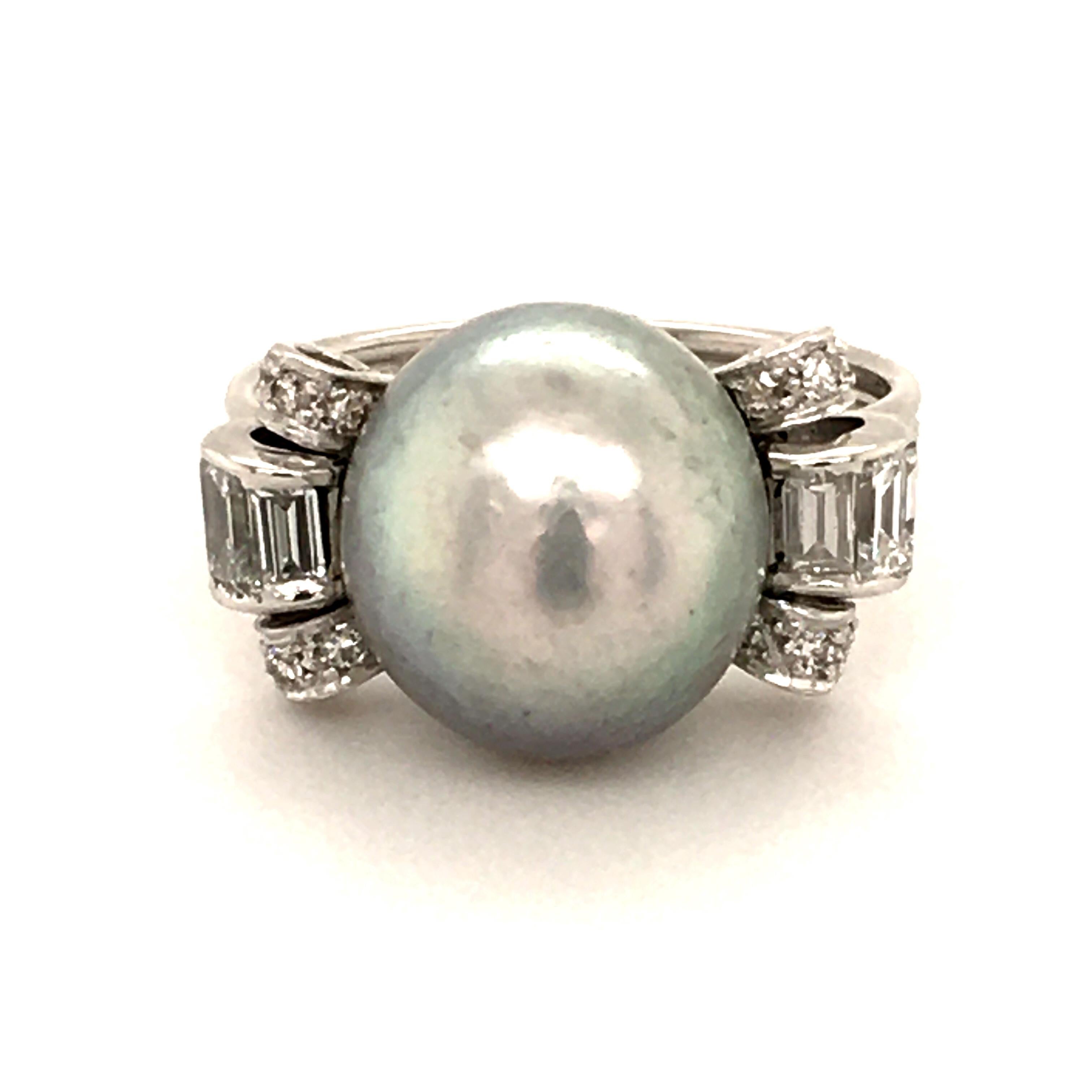 This extraordinary light gray, button-shaped, half drilled Natural Pearl is accompanied with SSEF Report. Measurements: 11.68 -12.54 x 10.67 mm
The elegantly curved ring shoulders are set with baguette cut diamonds and single cut diamonds totalling