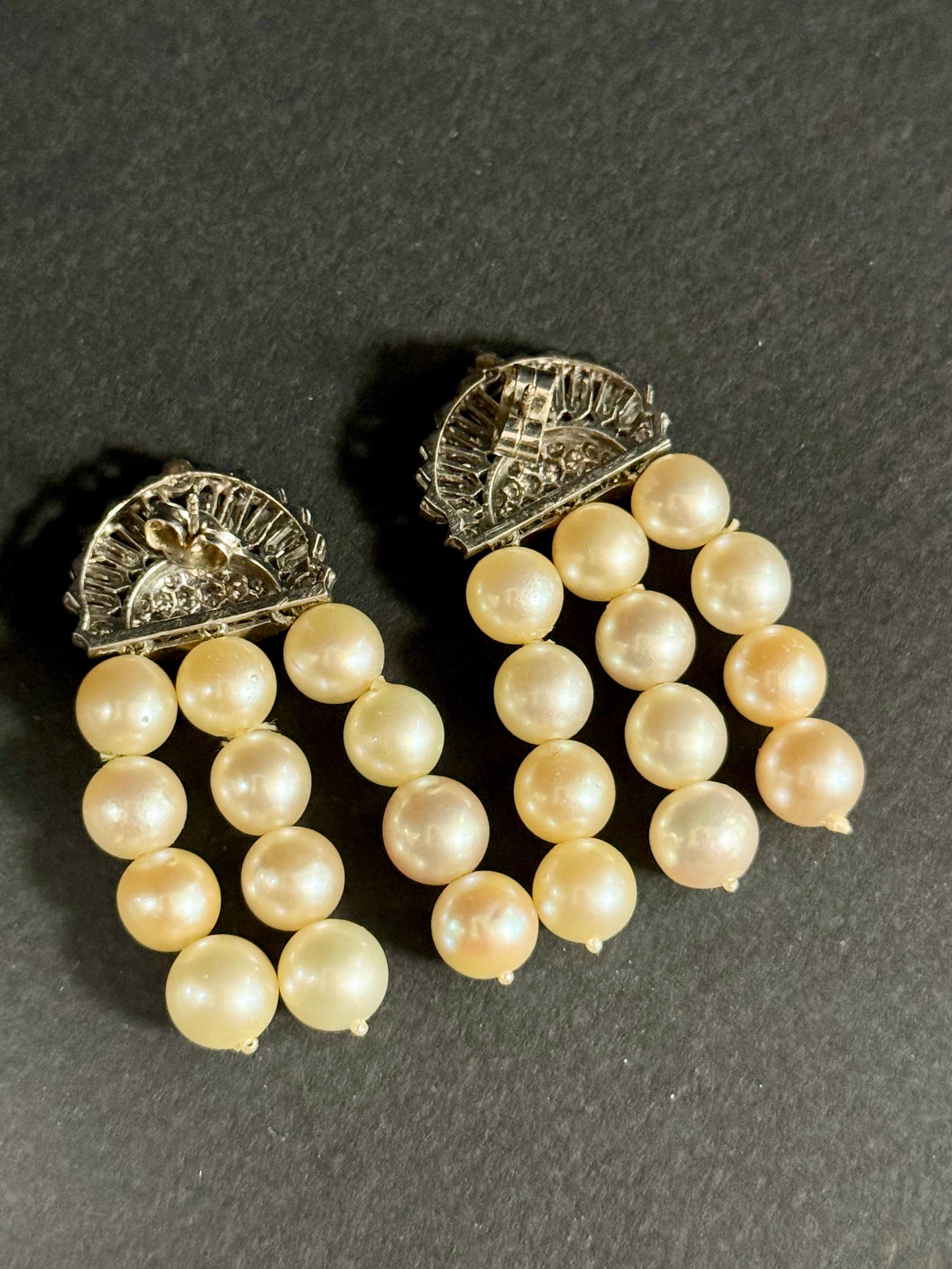 Donna Orecchini pendenti con perle naturali e diamanti in vendita