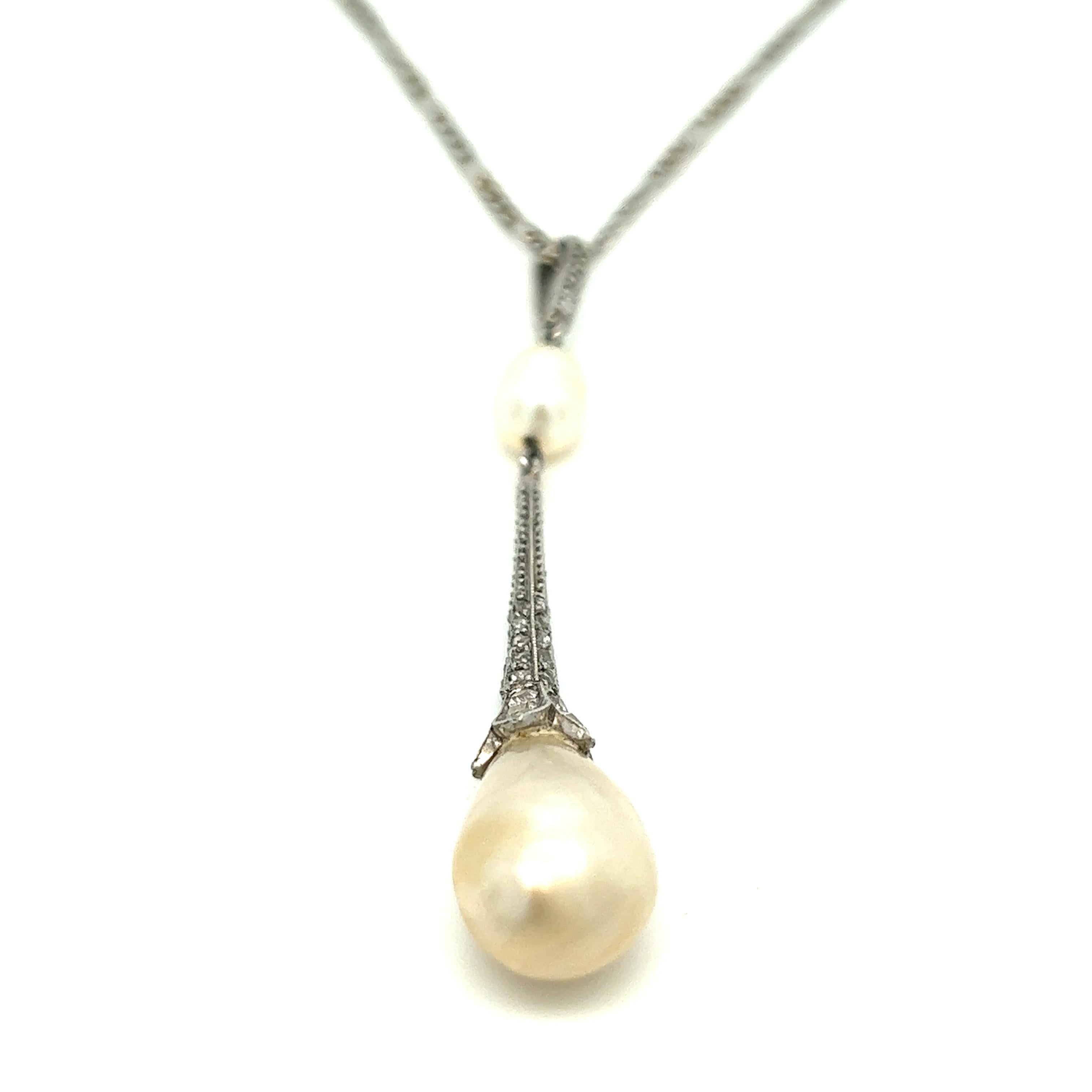 Natural pearls and diamond necklace 

Drop-shaped natural pearl (8.3 - 8.8 mm), oval natural pearl, rose-cut diamonds; French import assay mark for platinum

Size: width 8.8 mm (main pearl), chain length 14 inches
Total weight: 5.9