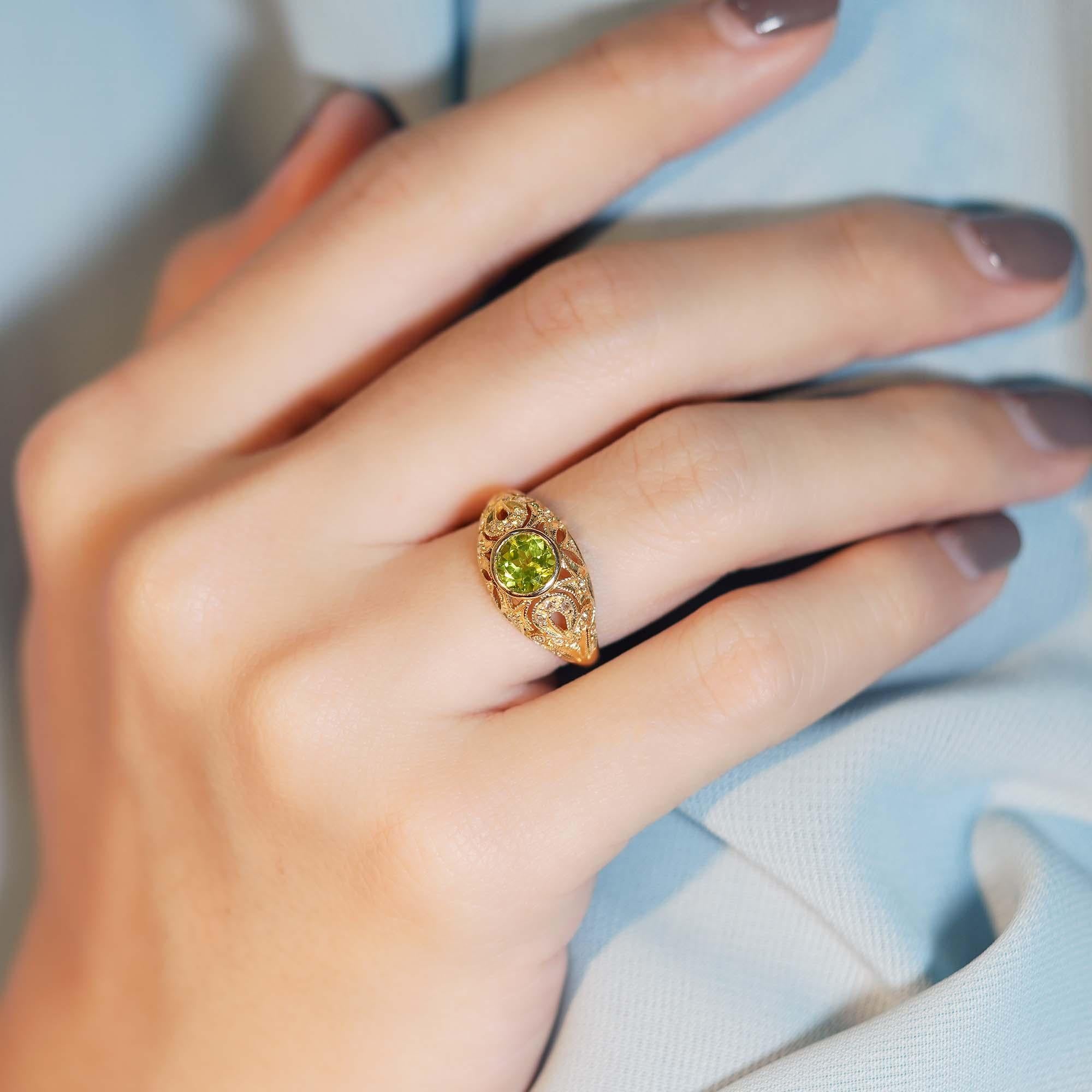 Filigraner Ring aus massivem 9 Karat Gold mit natürlichem Peridot und Diamant im Vintage-Stil mit Blumenmuster im Angebot 2