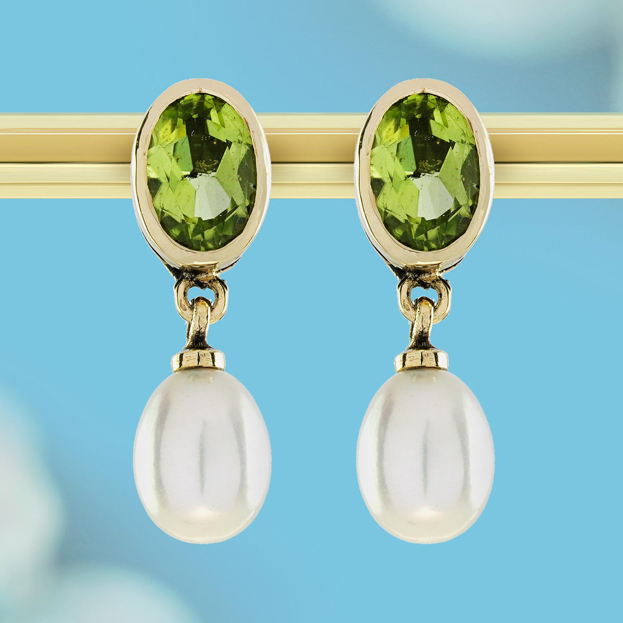 Add a touch of timeless elegance with our Natural Peridot and Pearl Drop Vintage-Style Earrings in 9K Yellow Gold. These stunning earrings feature vibrant natural peridots paired with luminous pearls, creating a beautiful contrast that catches the