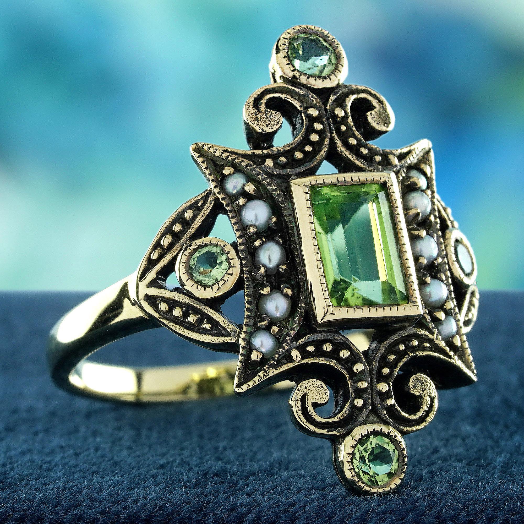 Natürlicher Peridot und Perle im Vintage-Stil  Cocktailring aus massivem 9K Gelbgold (Viktorianisch) im Angebot