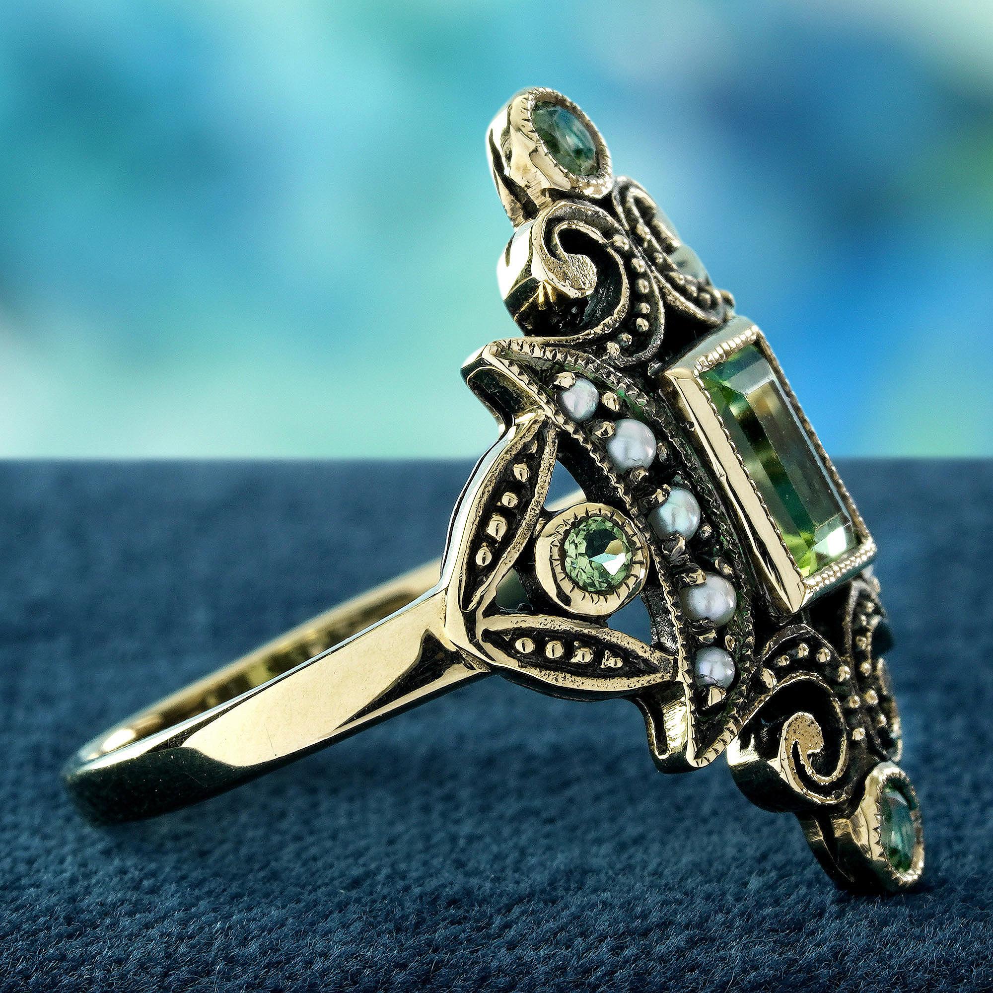 Natürlicher Peridot und Perle im Vintage-Stil  Cocktailring aus massivem 9K Gelbgold (Smaragdschliff) im Angebot