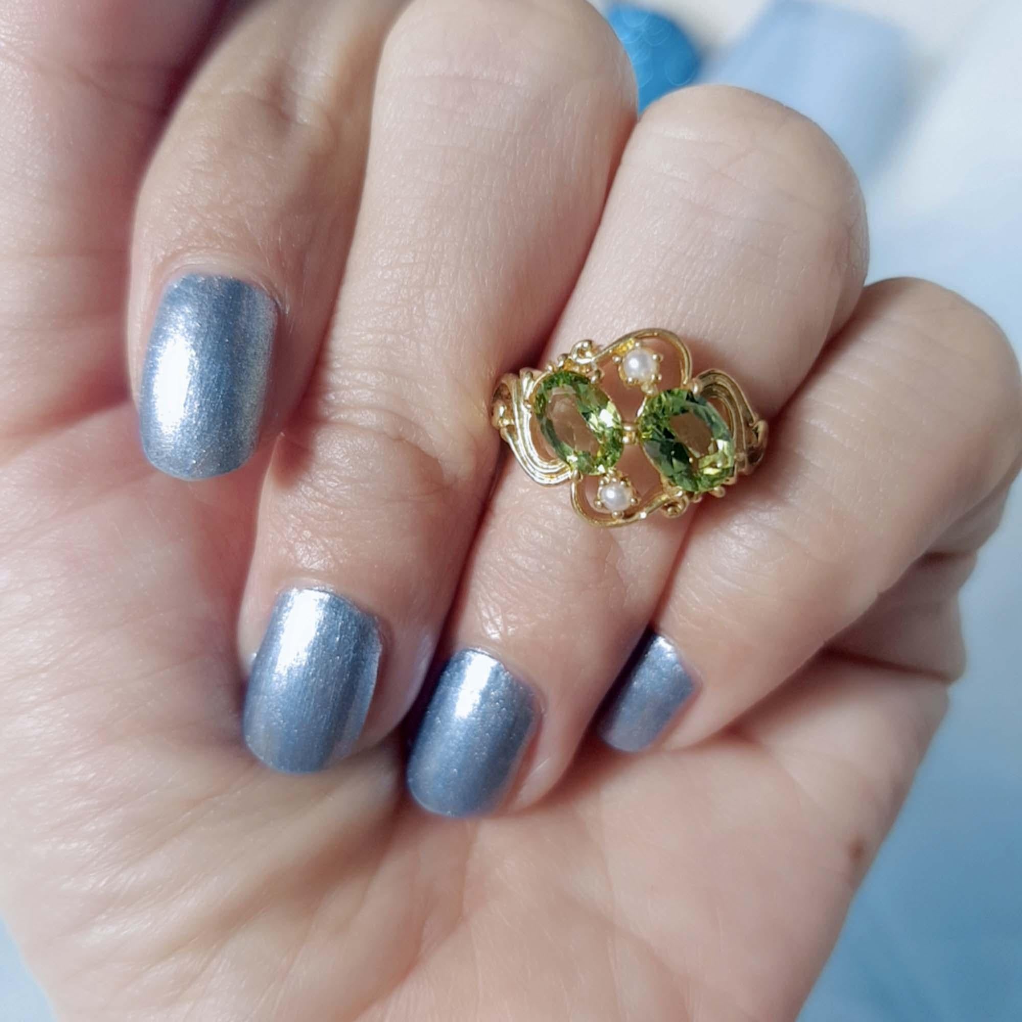 Bague grappe duo de style vintage en or jaune massif 9 carats, péridot naturel et perle en vente 4