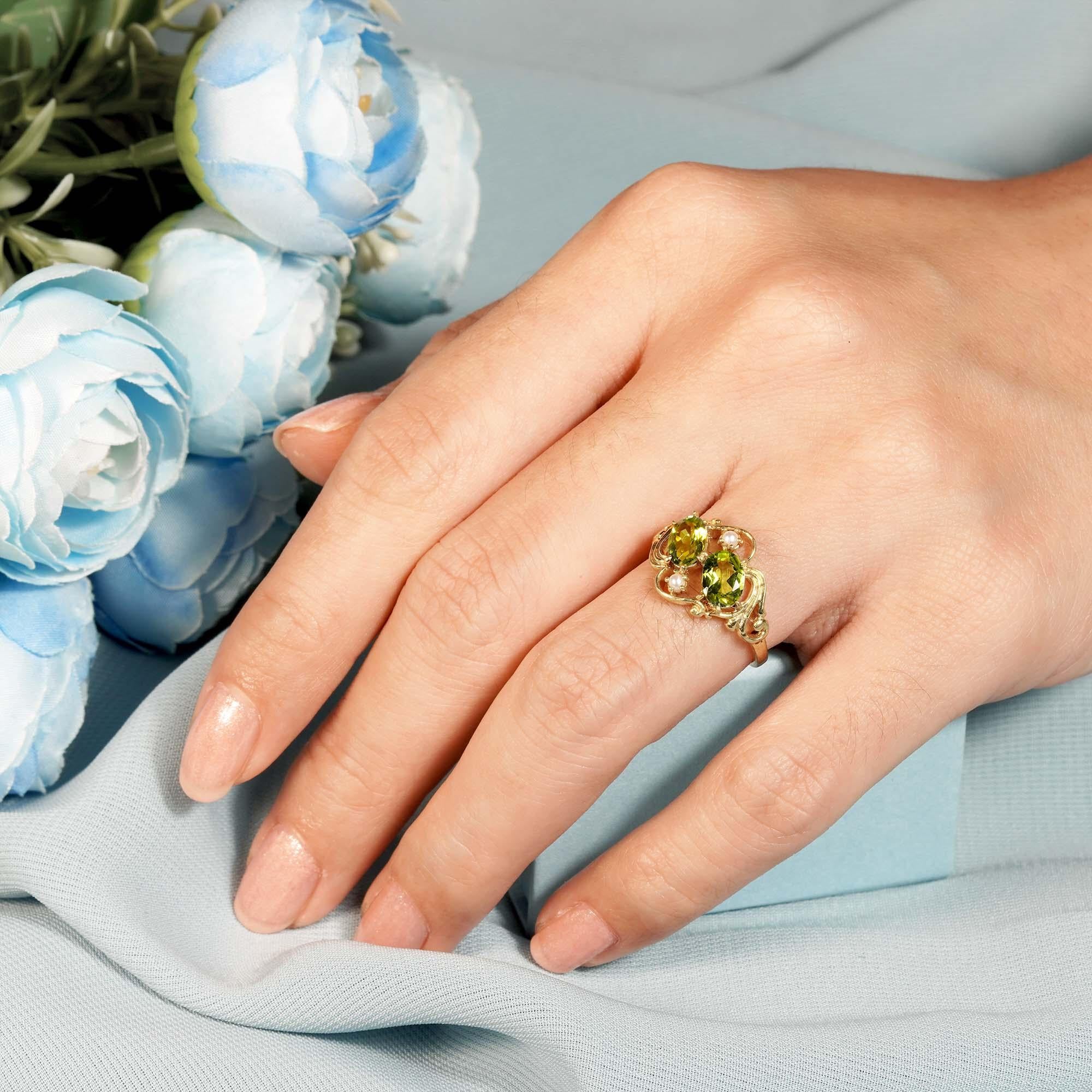 Duo-Cluster-Ring aus massivem 9 Karat Gelbgold mit natürlichem Peridot und Perle im Vintage-Stil () 12