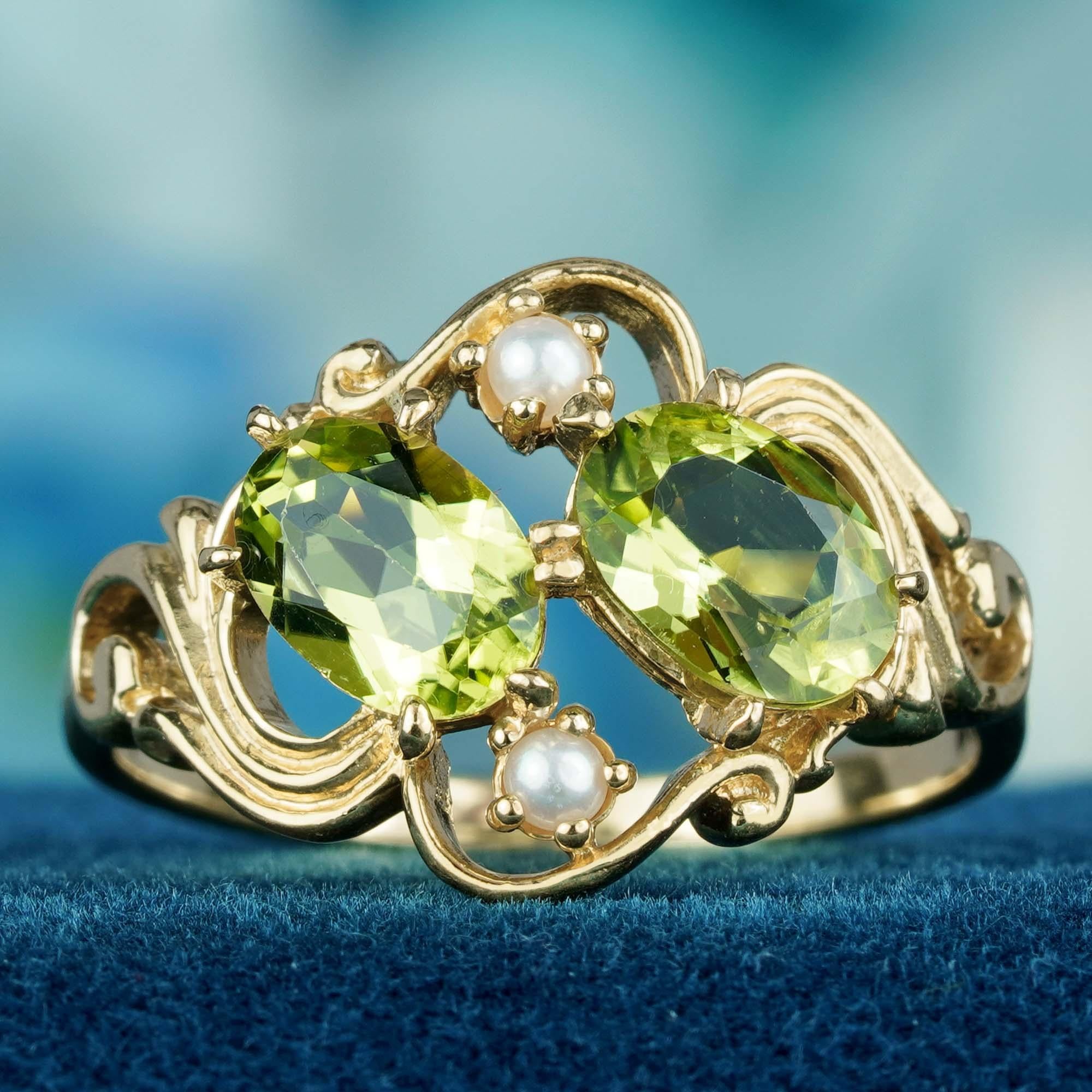 Im Angebot: Duo-Cluster-Ring aus massivem 9 Karat Gelbgold mit natürlichem Peridot und Perle im Vintage-Stil () 2