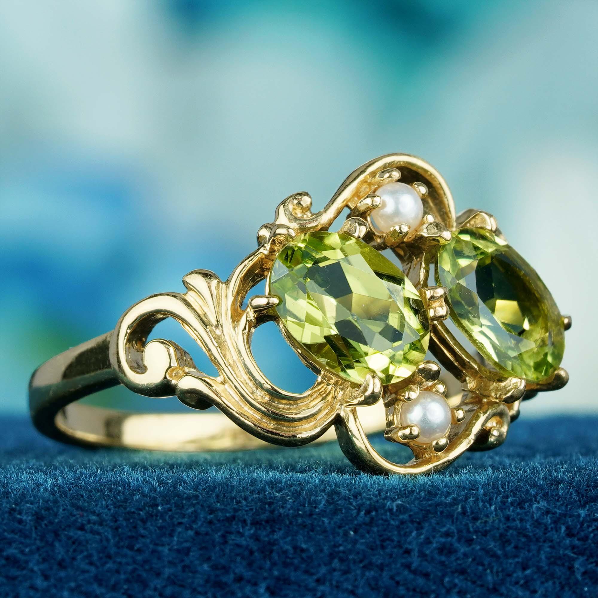 Édouardien Bague grappe duo de style vintage en or jaune massif 9 carats, péridot naturel et perle en vente