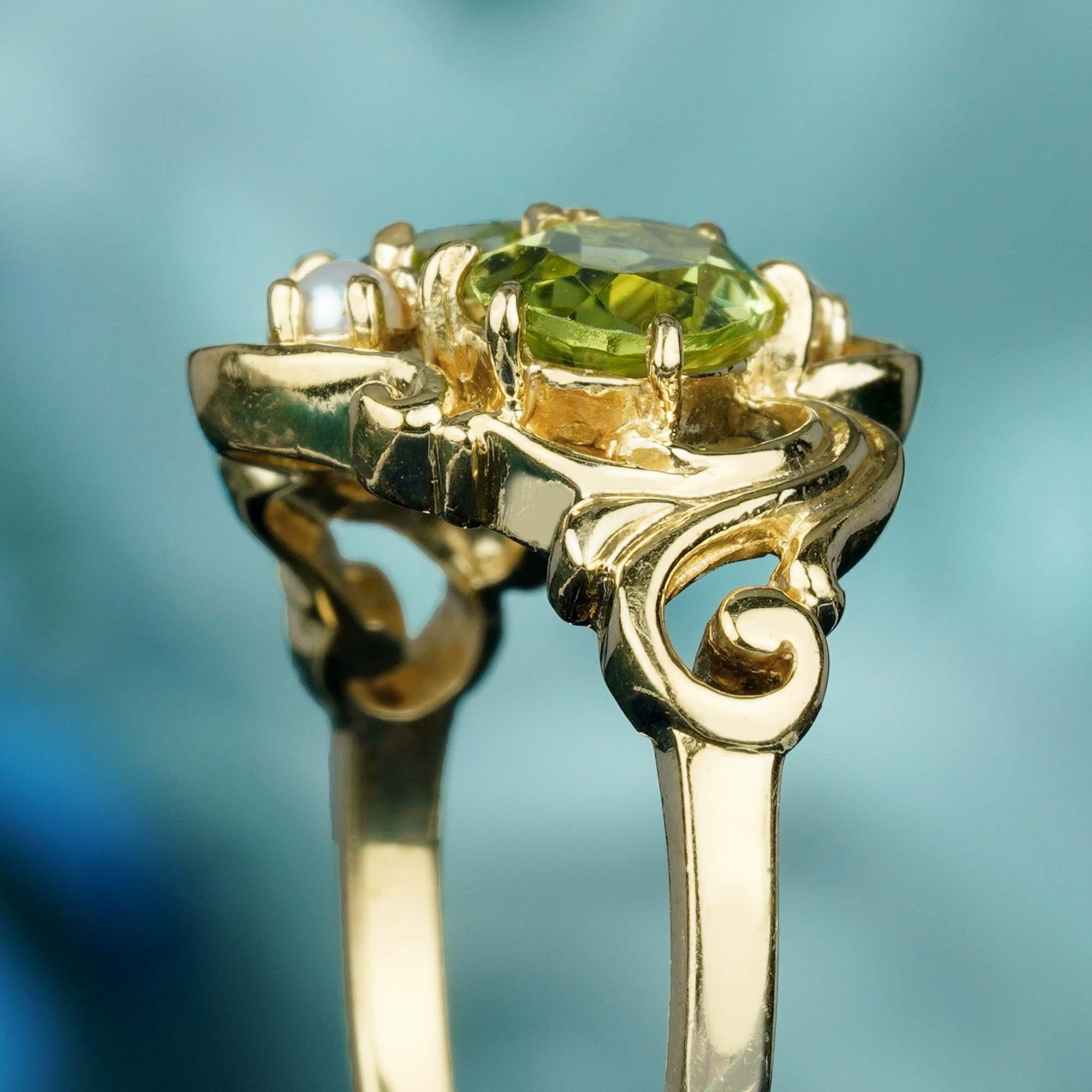 Im Angebot: Duo-Cluster-Ring aus massivem 9 Karat Gelbgold mit natürlichem Peridot und Perle im Vintage-Stil () 6