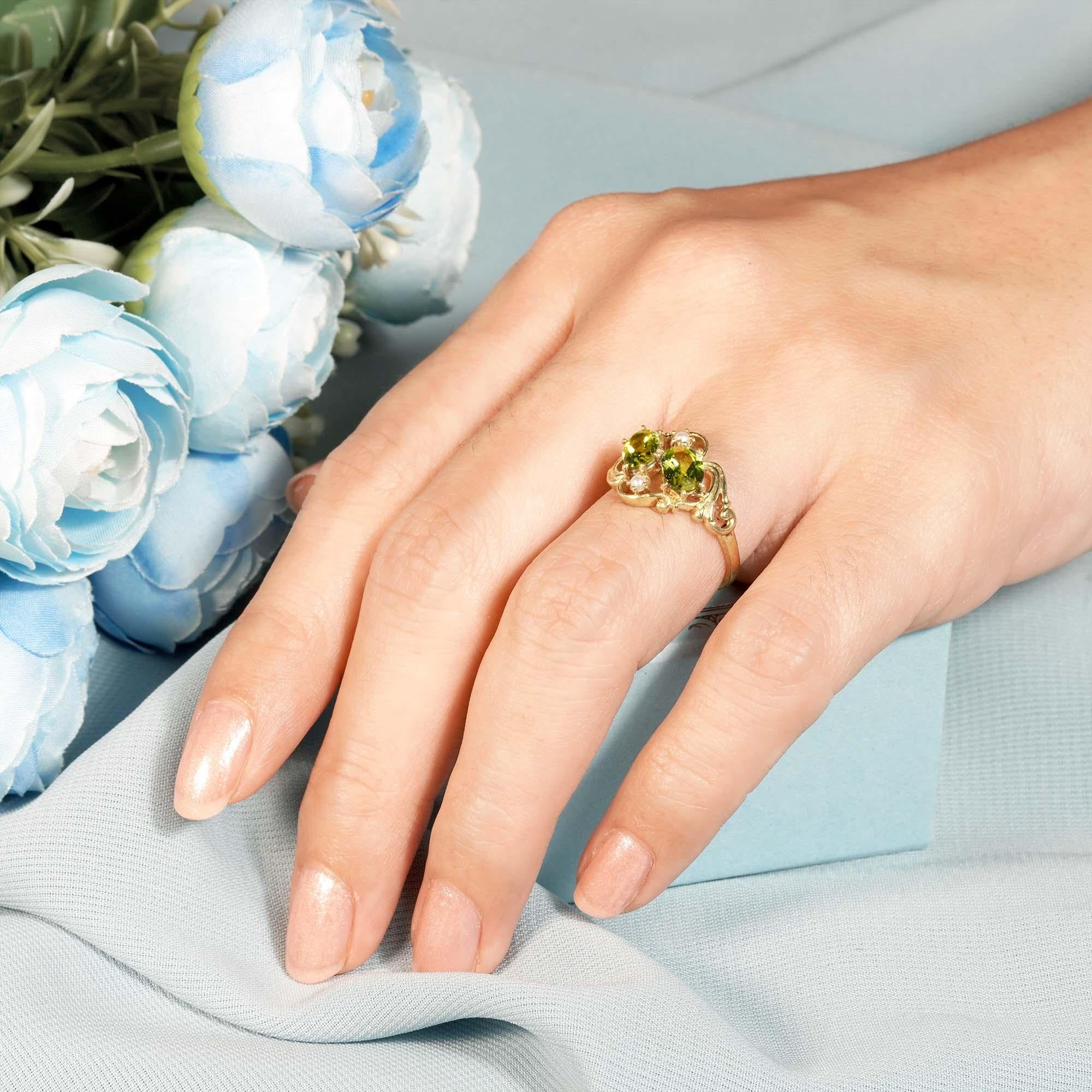 Bague grappe duo de style vintage en or jaune massif 9 carats, péridot naturel et perle en vente 1
