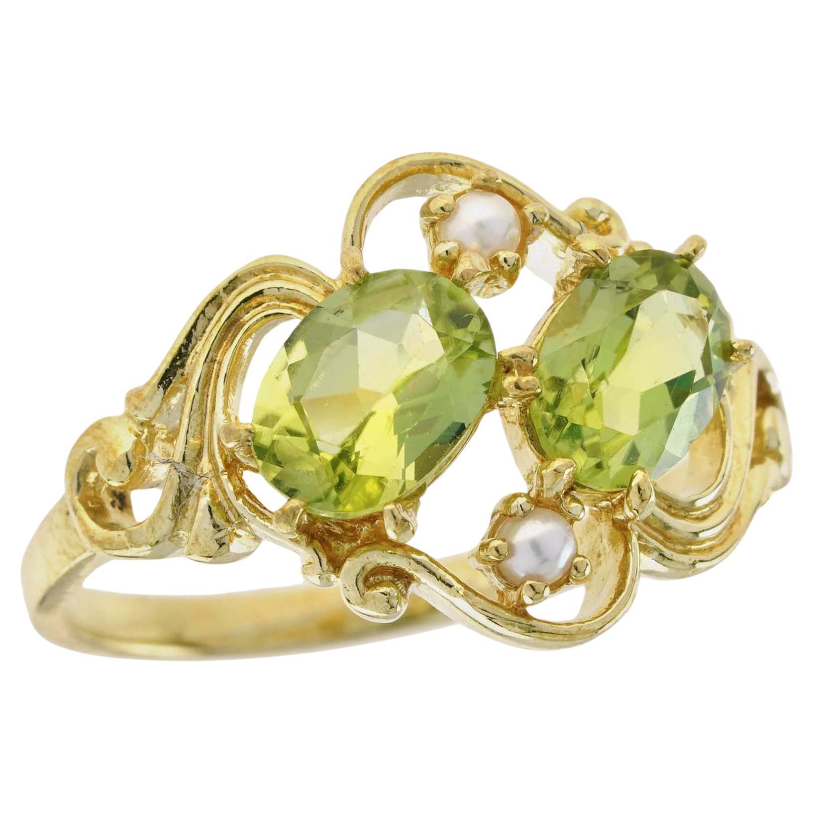 Im Angebot: Duo-Cluster-Ring aus massivem 9 Karat Gelbgold mit natürlichem Peridot und Perle im Vintage-Stil ()