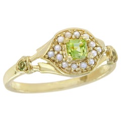 Style vintage avec péridot naturel et perles  Bague Halo en or jaune 9K massif