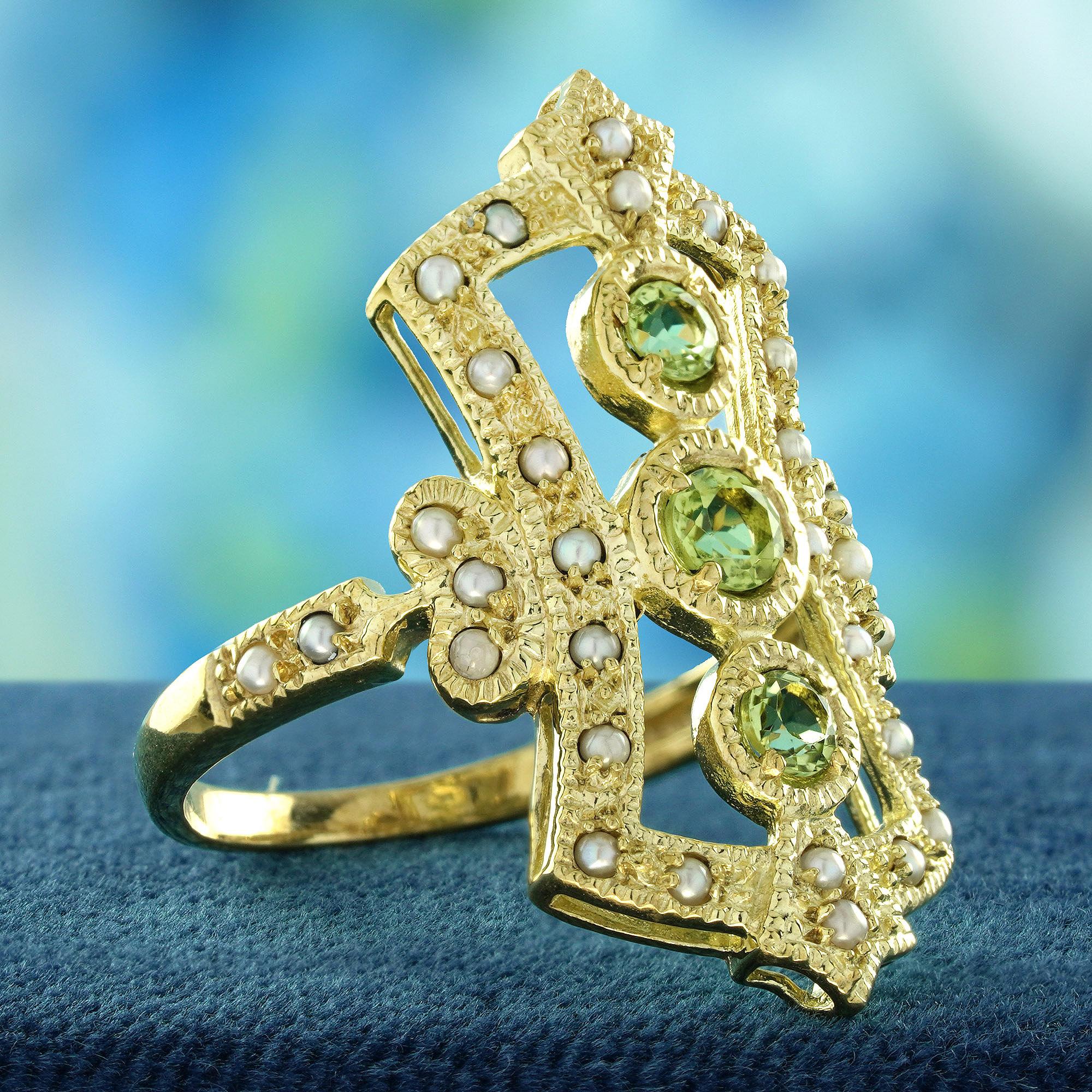 Edwardian Natural Peridot and Pearl Vintage Style  Ring Three Stone in 9K Yellow Gold For Sale