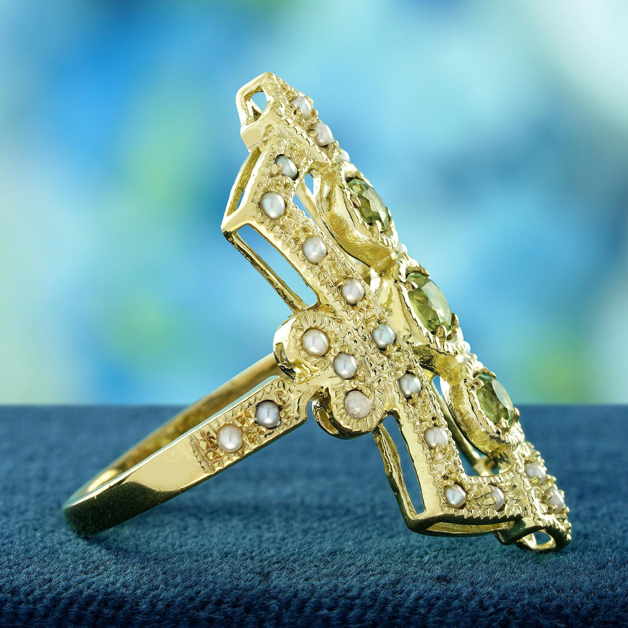 Round Cut Natural Peridot and Pearl Vintage Style  Ring Three Stone in 9K Yellow Gold For Sale