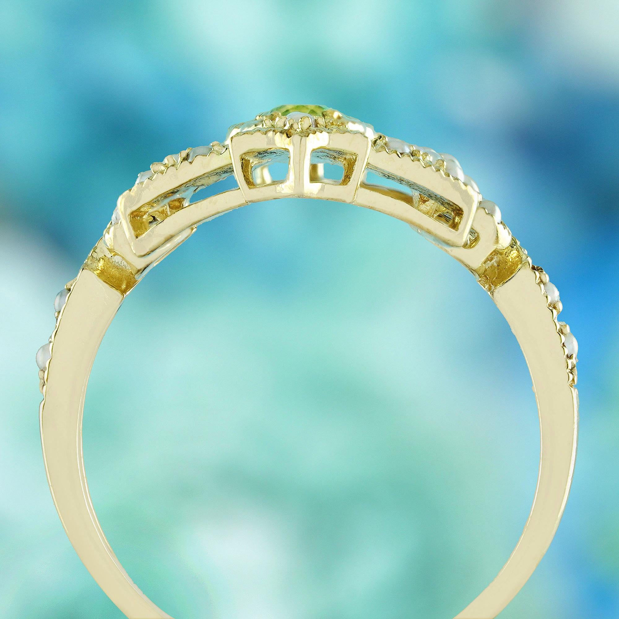 Natural Peridot and Pearl Vintage Style  Ring Three Stone in 9K Yellow Gold In New Condition For Sale In Bangkok, TH