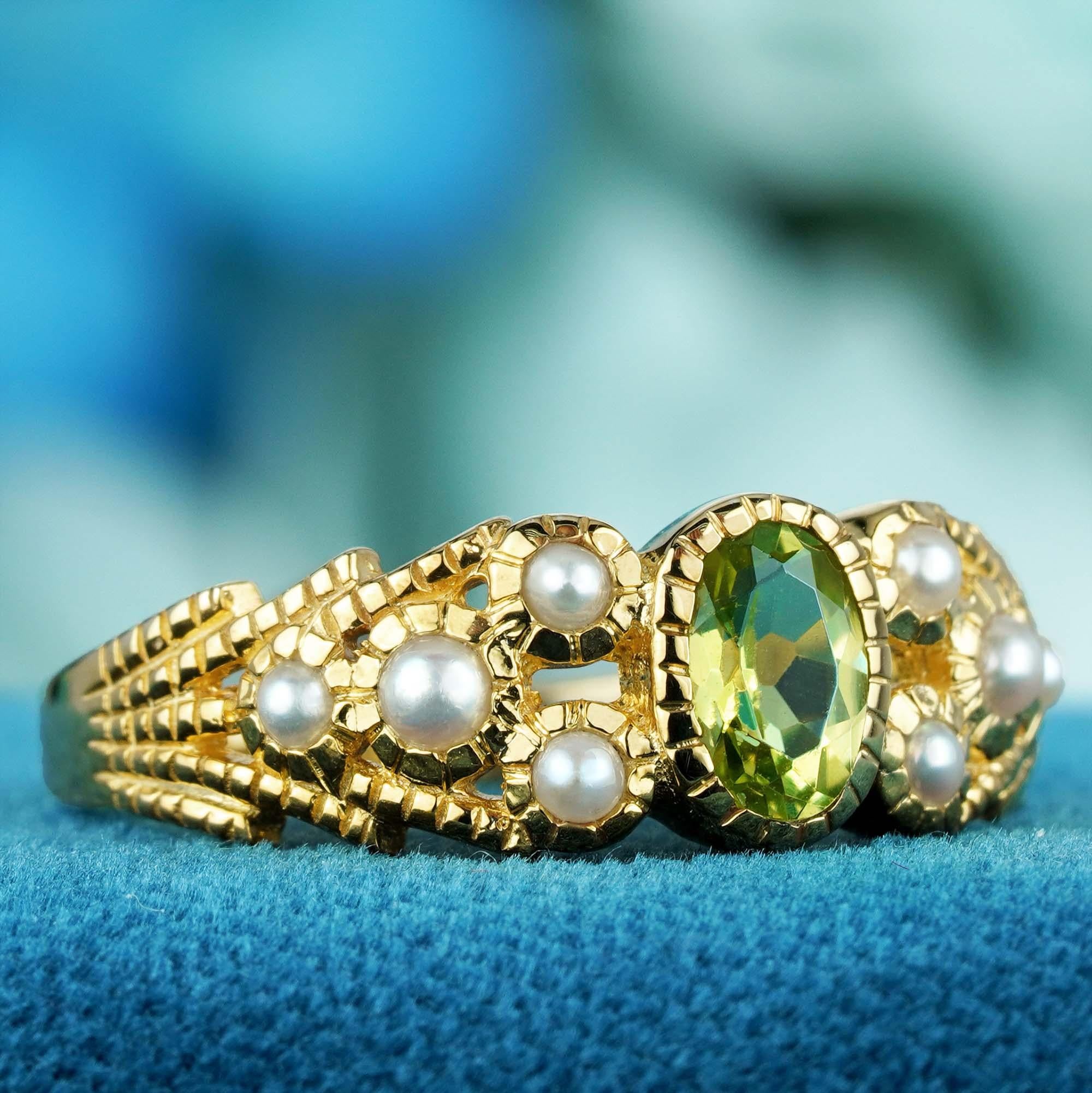 Édouardien Bague solitaire de style vintage en or jaune 9 carats, péridot naturel et perle en vente