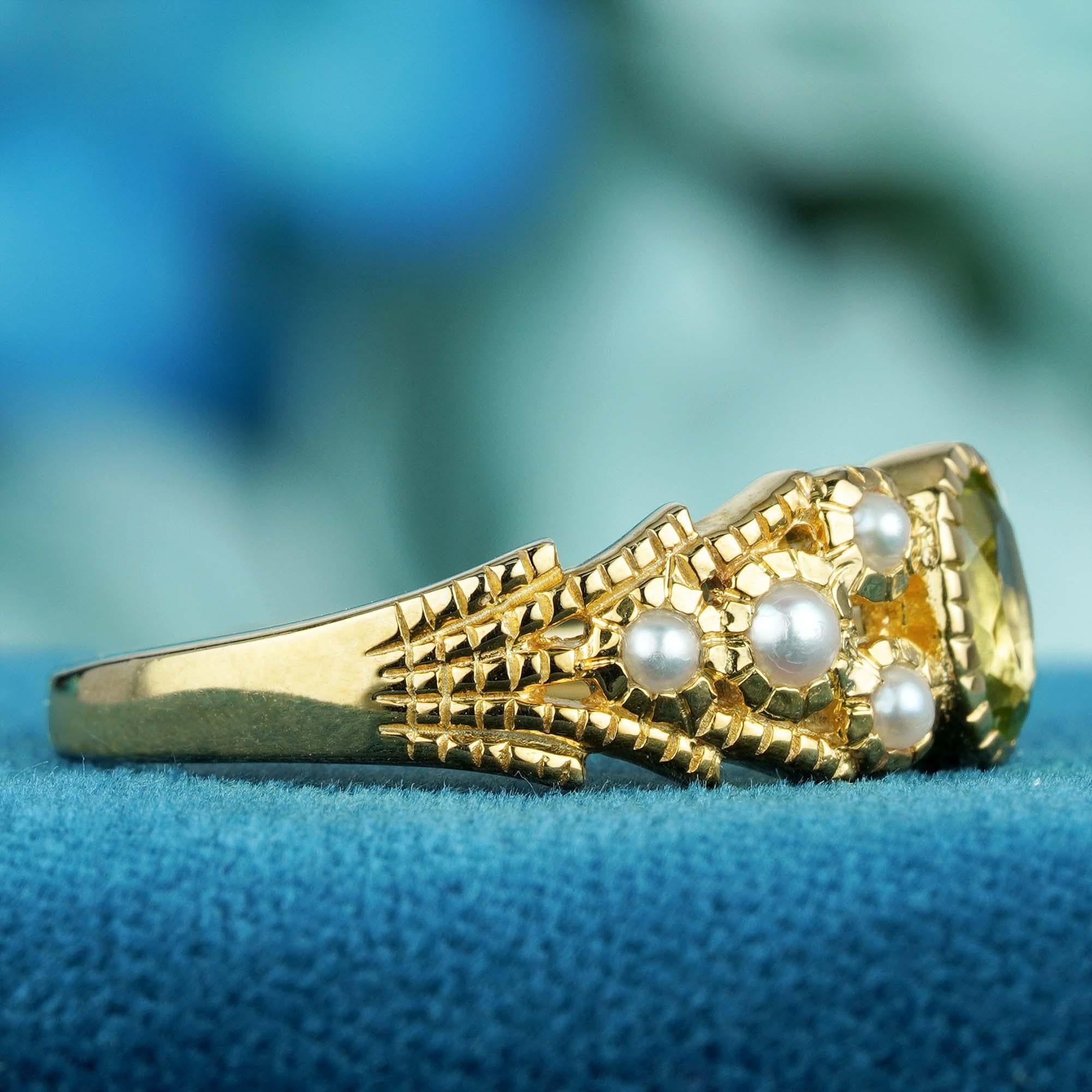 Taille ovale Bague solitaire de style vintage en or jaune 9 carats, péridot naturel et perle en vente