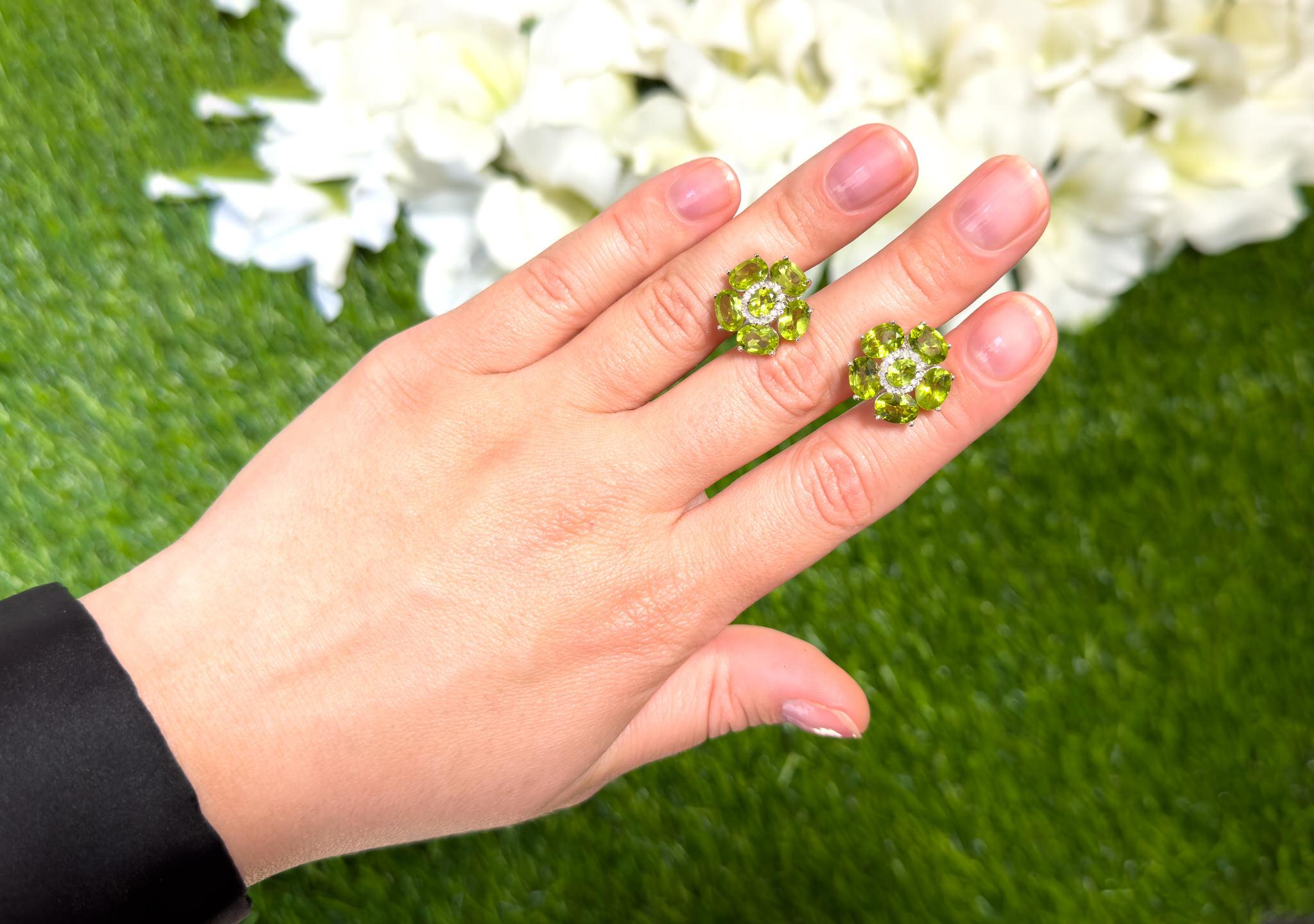 Natural Peridot and White Topaz Floral Earrings 9.3 Carats In Excellent Condition For Sale In Aliso Viejo, CA