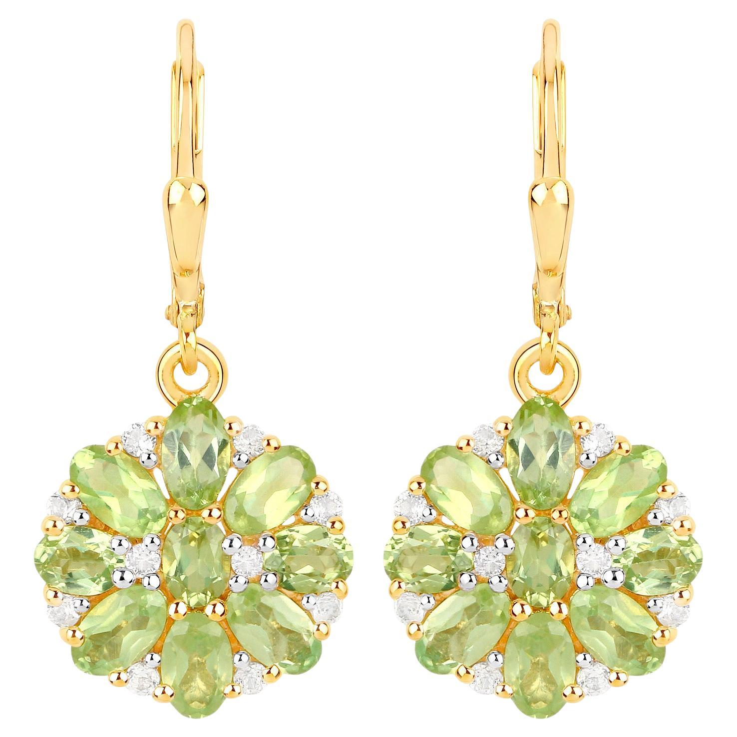 Boucles d'oreilles grappe de péridots naturels, topaze blanche 4,2 carats et argent plaqué or 18 carats en vente