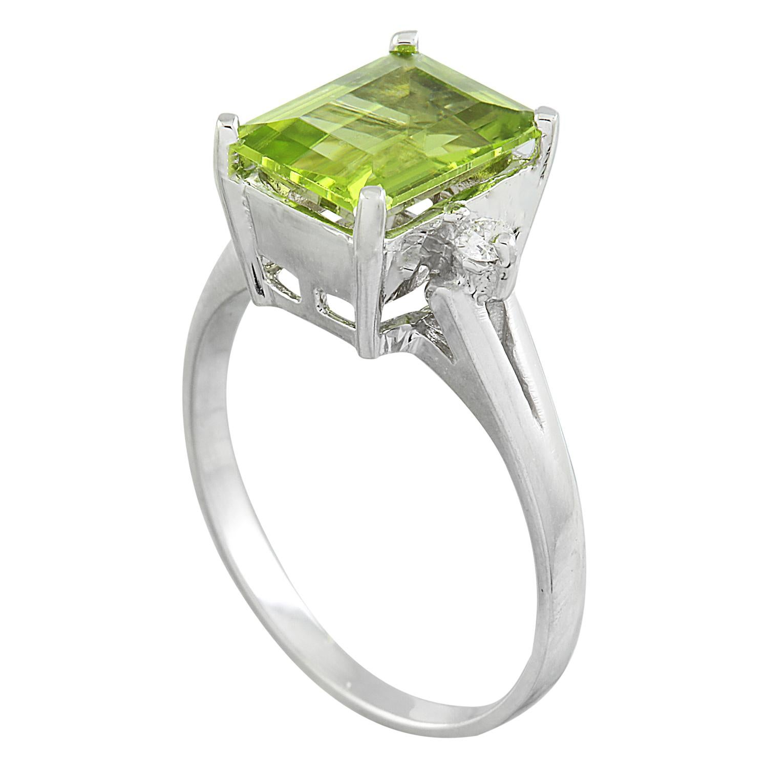 Natural Peridot Diamond Ring in 14 Karat Solid White Gold  In New Condition For Sale In Los Angeles, CA
