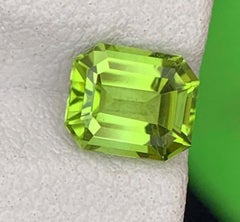 Natural Peridot Gemstone: 1.00 Carat Faceted August Birthstone from Pakistan