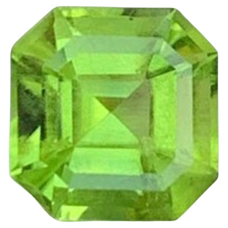 Natürlicher Peridot Edelstein: 1,02 Karat Asscher Schliff August Geburtsstein aus Pakistan
