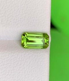 Peridot Naturel : 1.09 Carat August Birthstone From Pakistan (Pierre de naissance du mois d'août du Pakistan)
