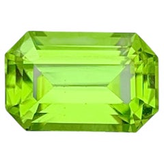 Natural Peridot Gemstone 2.08 Carat – Olive Green Loose Gemstone for Ring, Penda