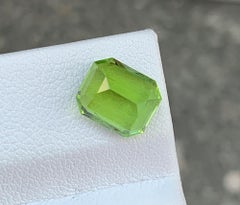 Natürlicher Peridot Edelstein: 2.90 Karat Natürlicher August Geburtsstein aus Pakistan
