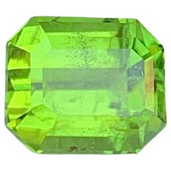 Natürlicher Peridot Edelstein: 2.90 Karat Natürlicher August Geburtsstein aus Pakistan