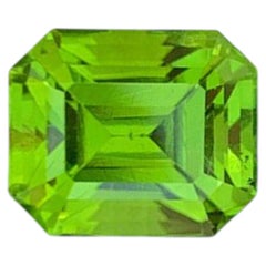 Peridot Naturel : 3.55 Carat August Birthstone From Pakistan (Pierre de naissance du mois d'août du Pakistan)